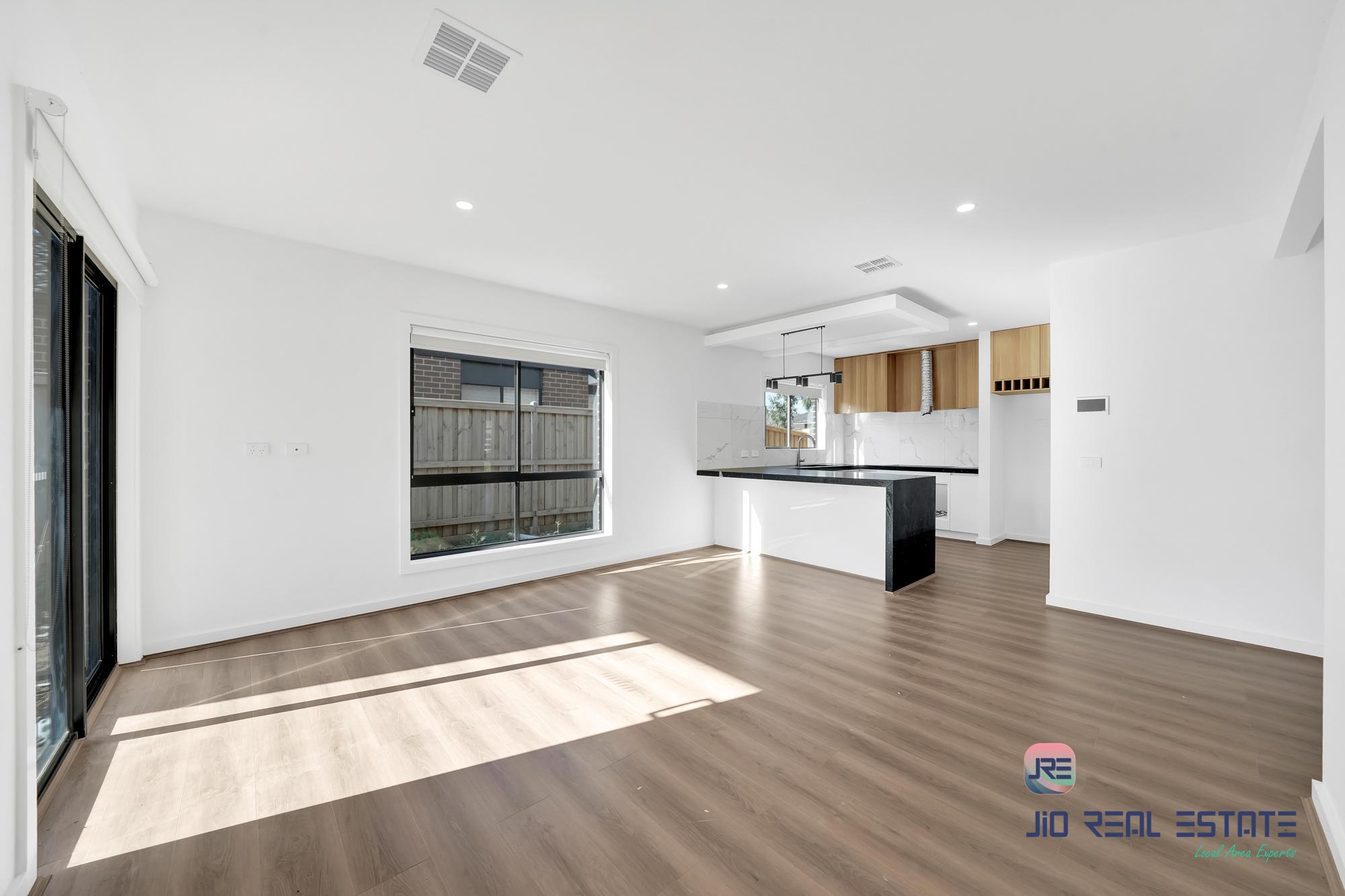 8 Acton Street, Thornhill Park VIC