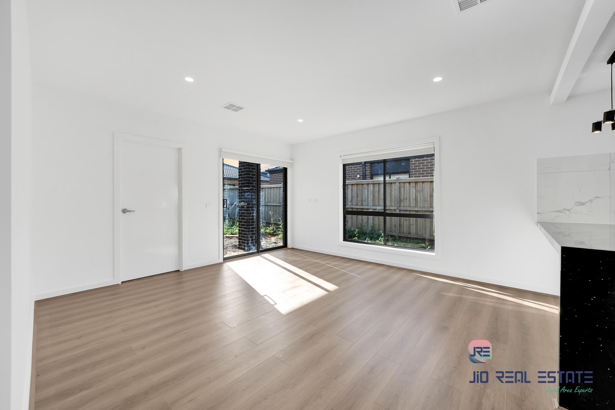 8 Acton Street, Thornhill Park VIC