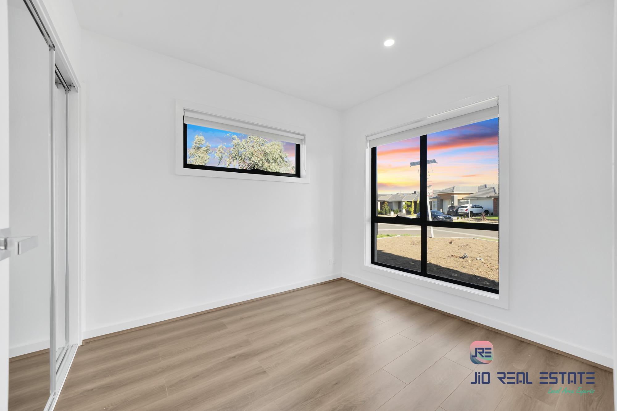 8 Acton Street, Thornhill Park VIC