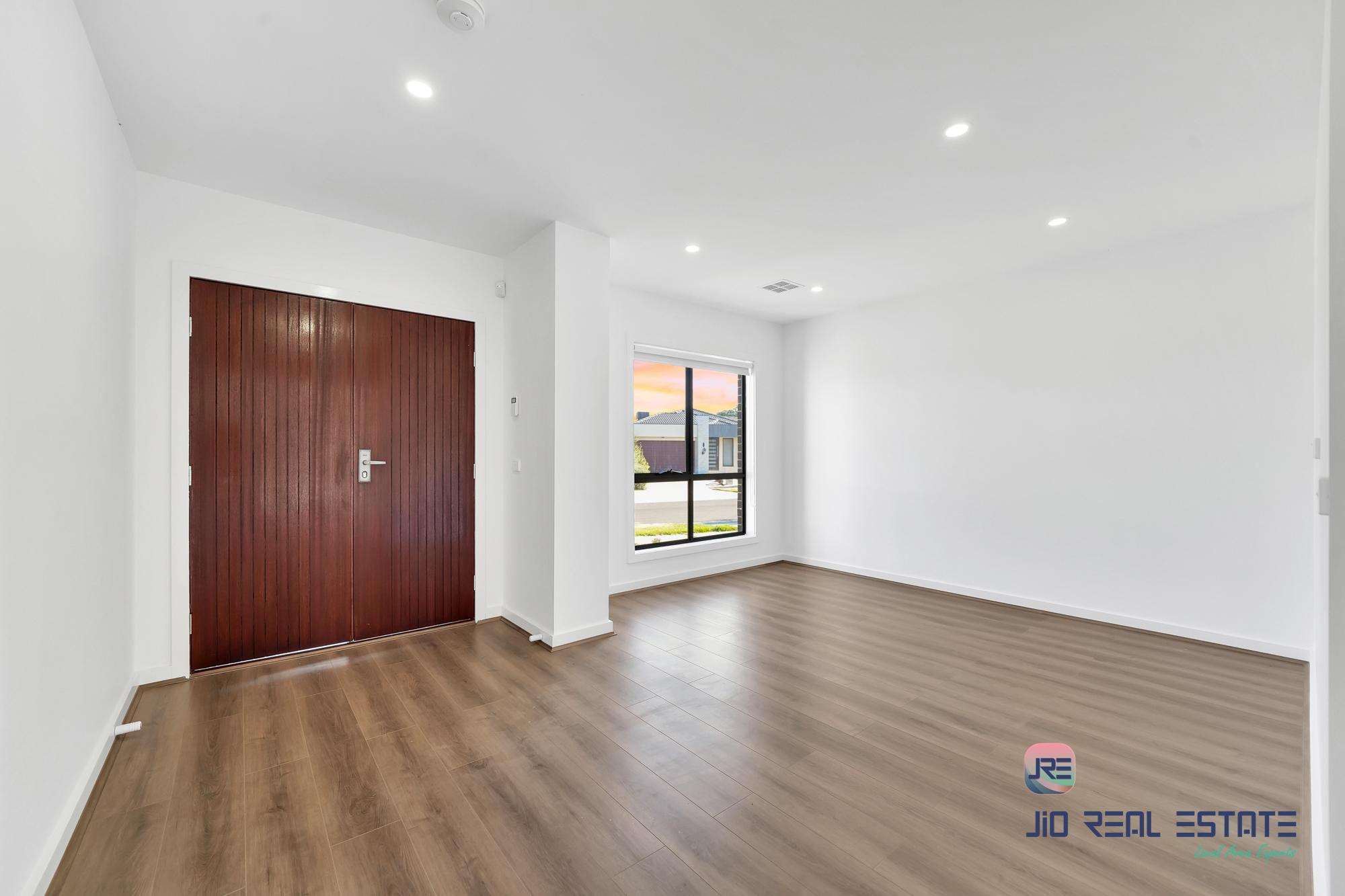 8 Acton Street, Thornhill Park VIC