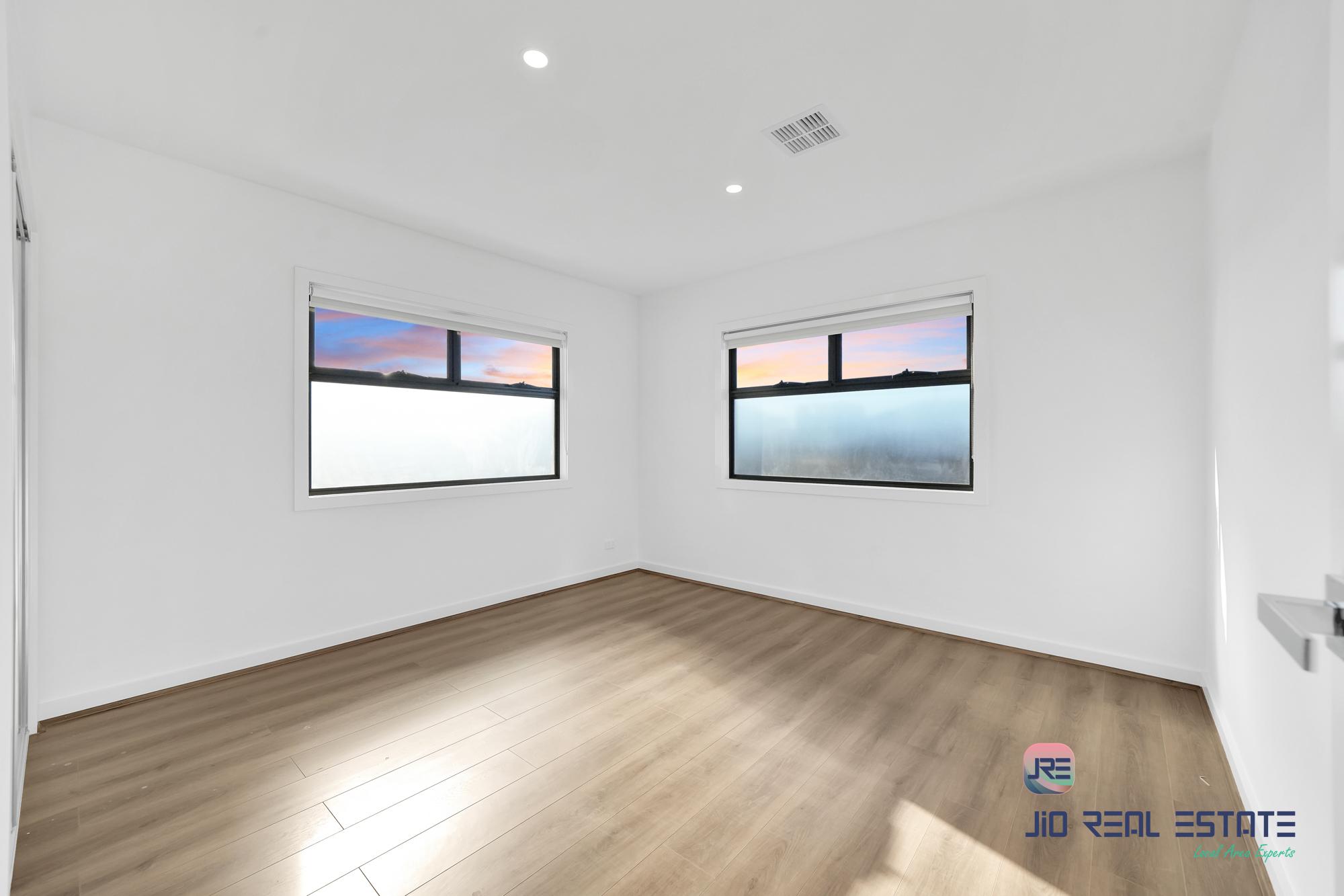 8 Acton Street, Thornhill Park VIC