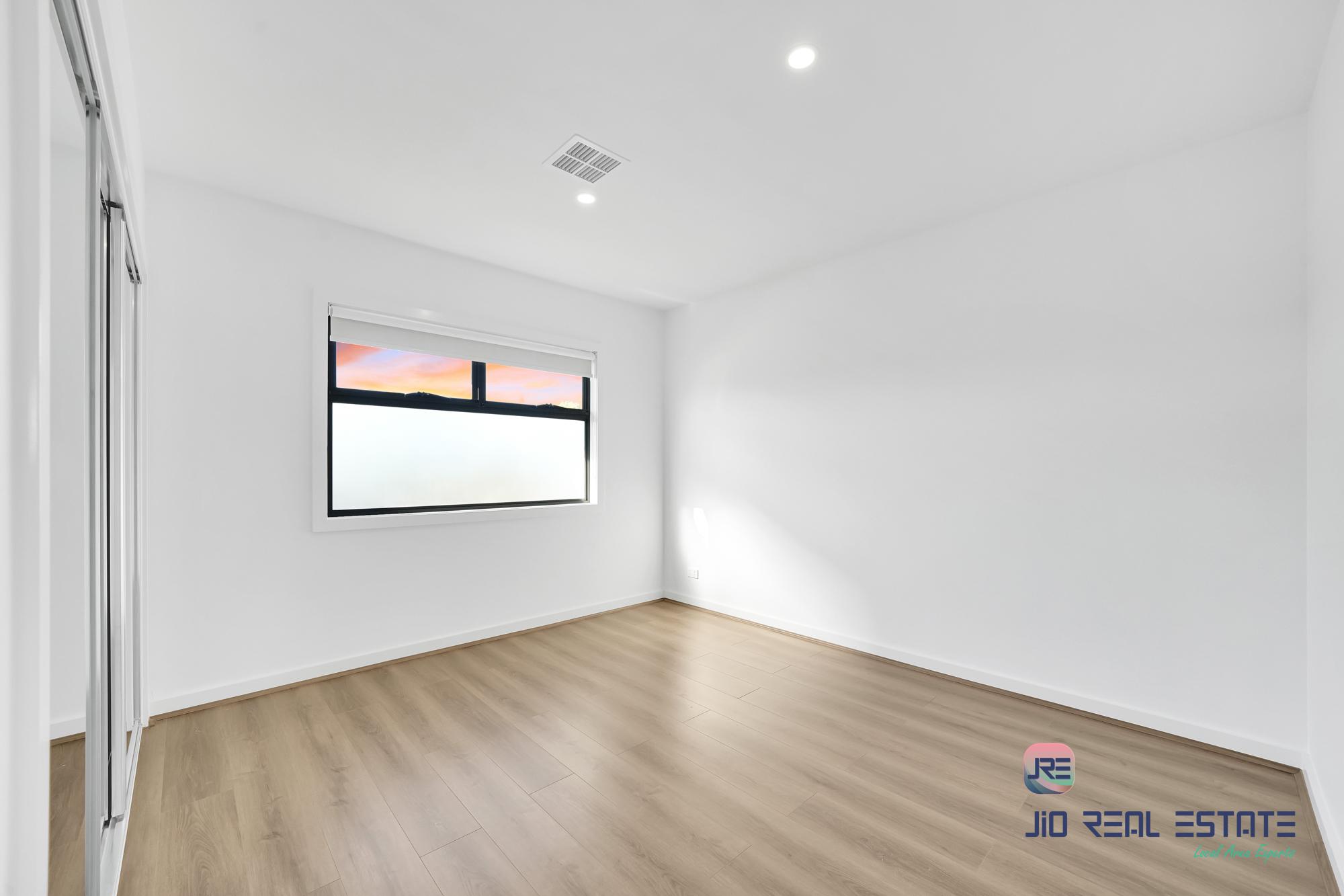 8 Acton Street, Thornhill Park VIC