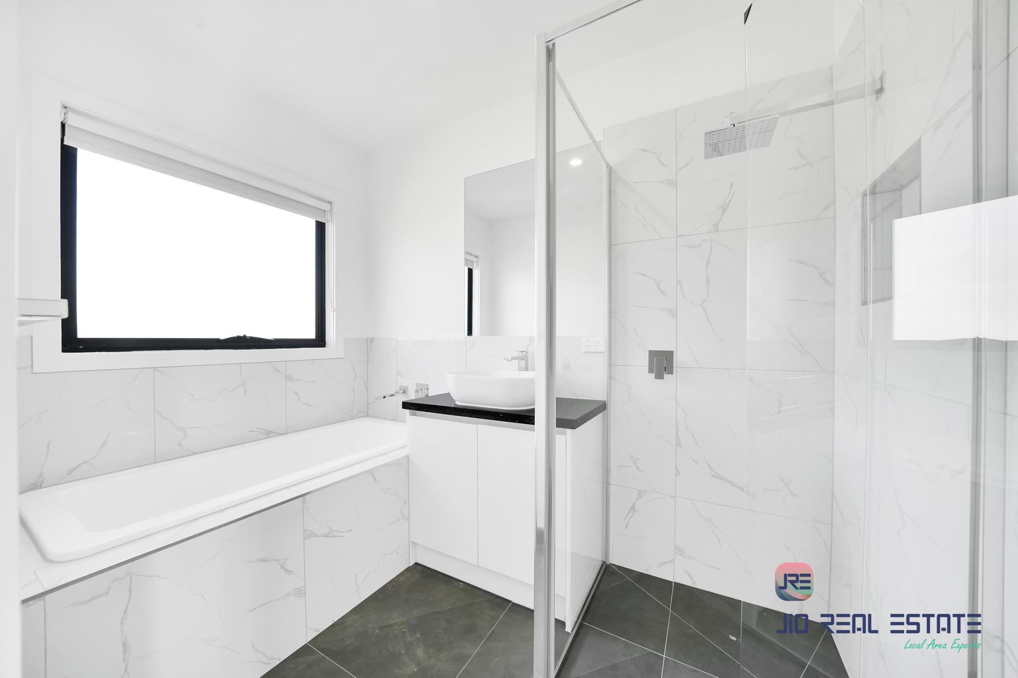 8 Acton Street, Thornhill Park VIC