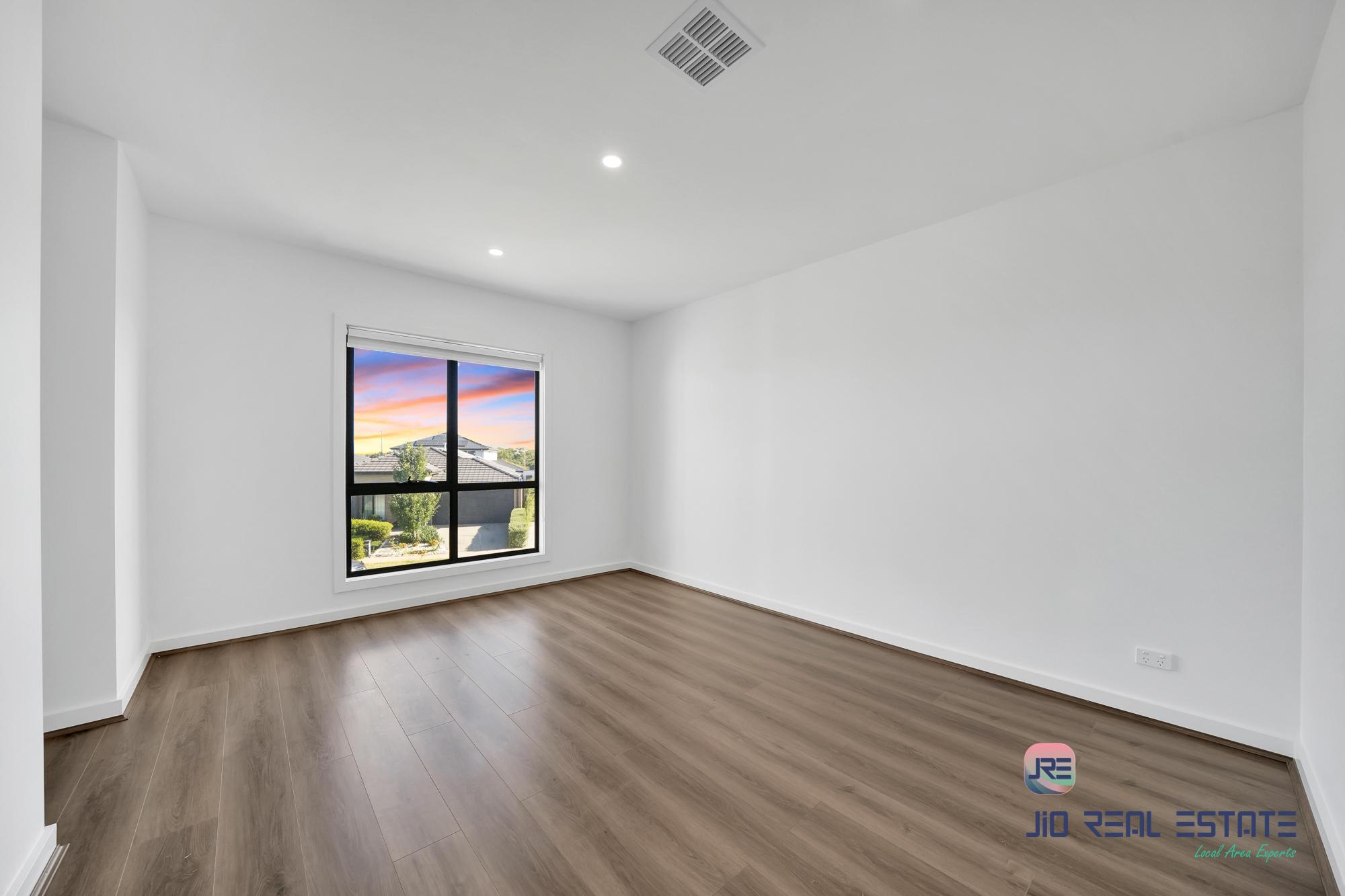 8 Acton Street, Thornhill Park VIC