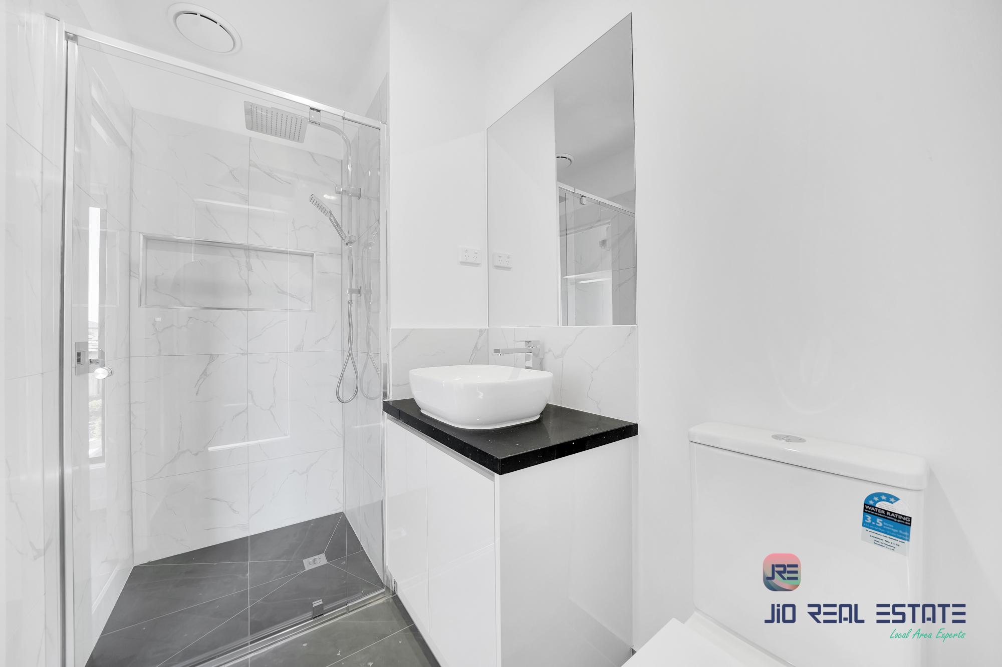 8 Acton Street, Thornhill Park VIC