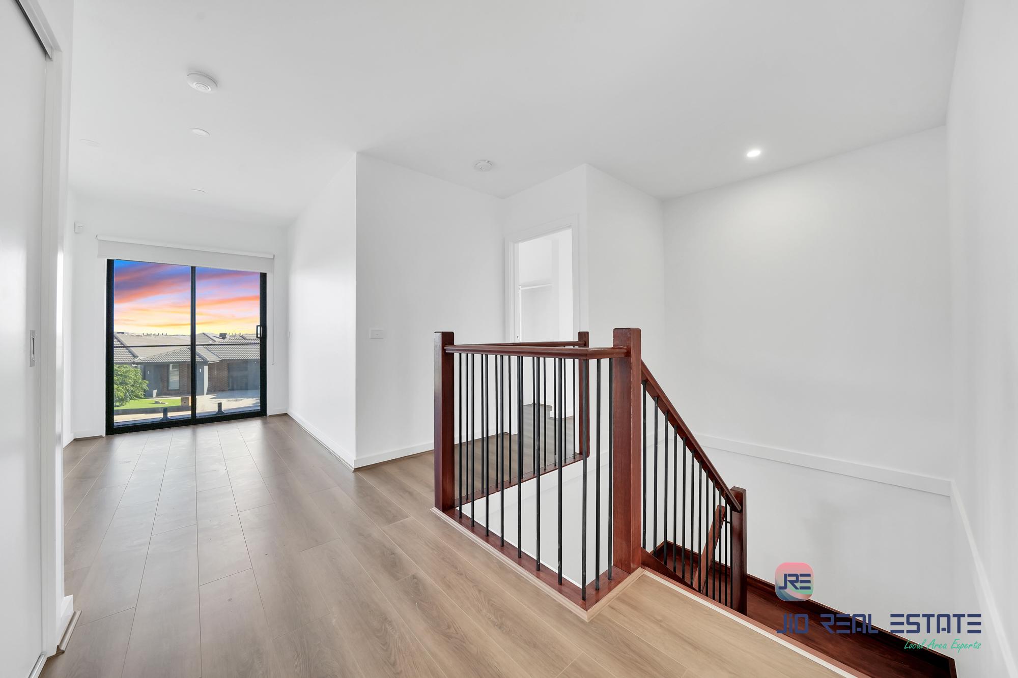 8 Acton Street, Thornhill Park VIC