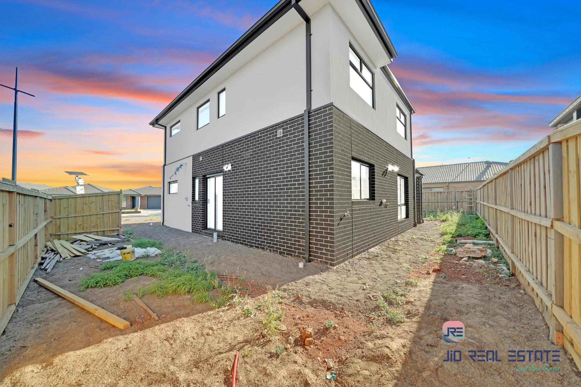 8 Acton Street, Thornhill Park VIC