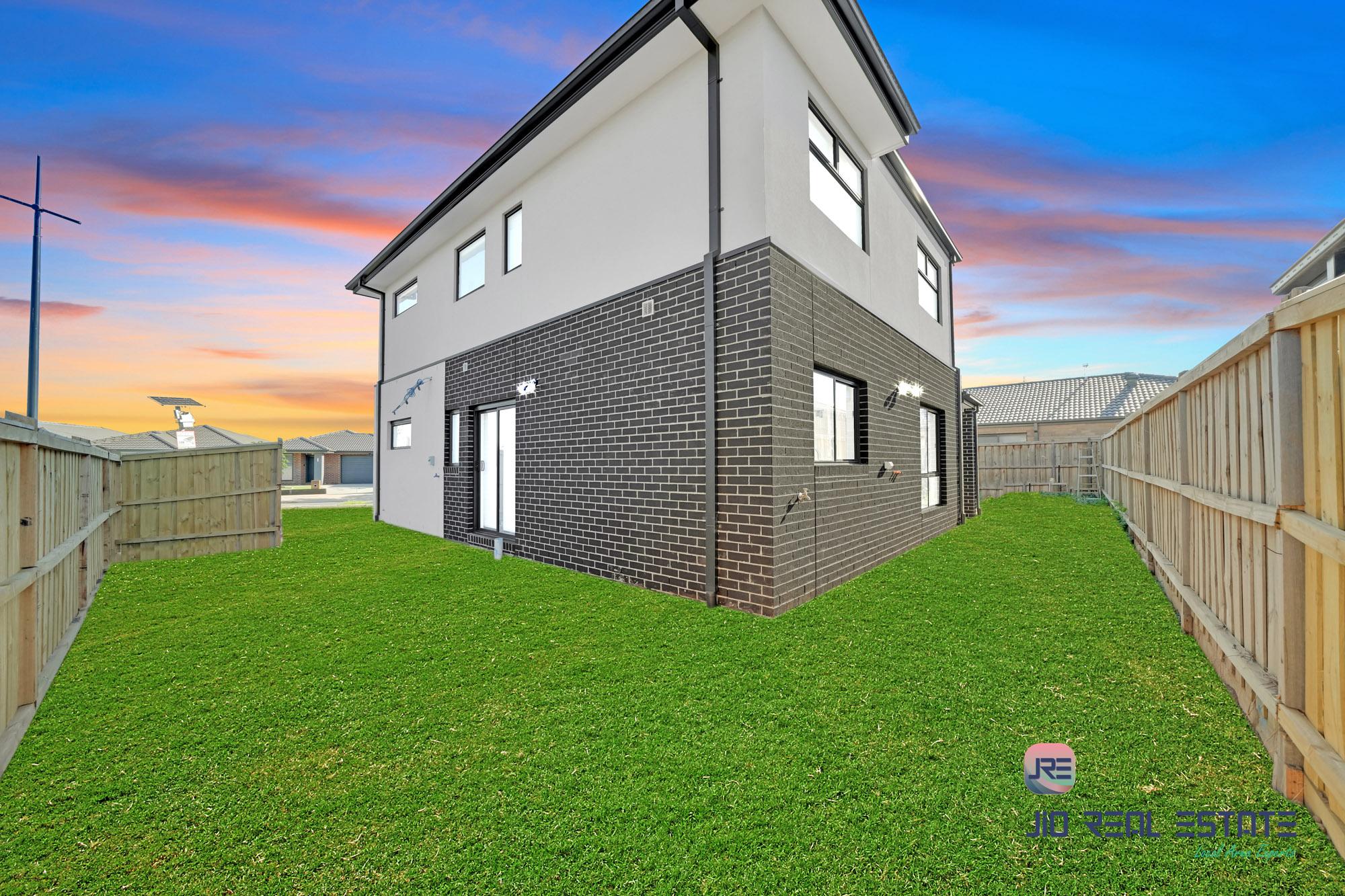 8 Acton Street, Thornhill Park VIC