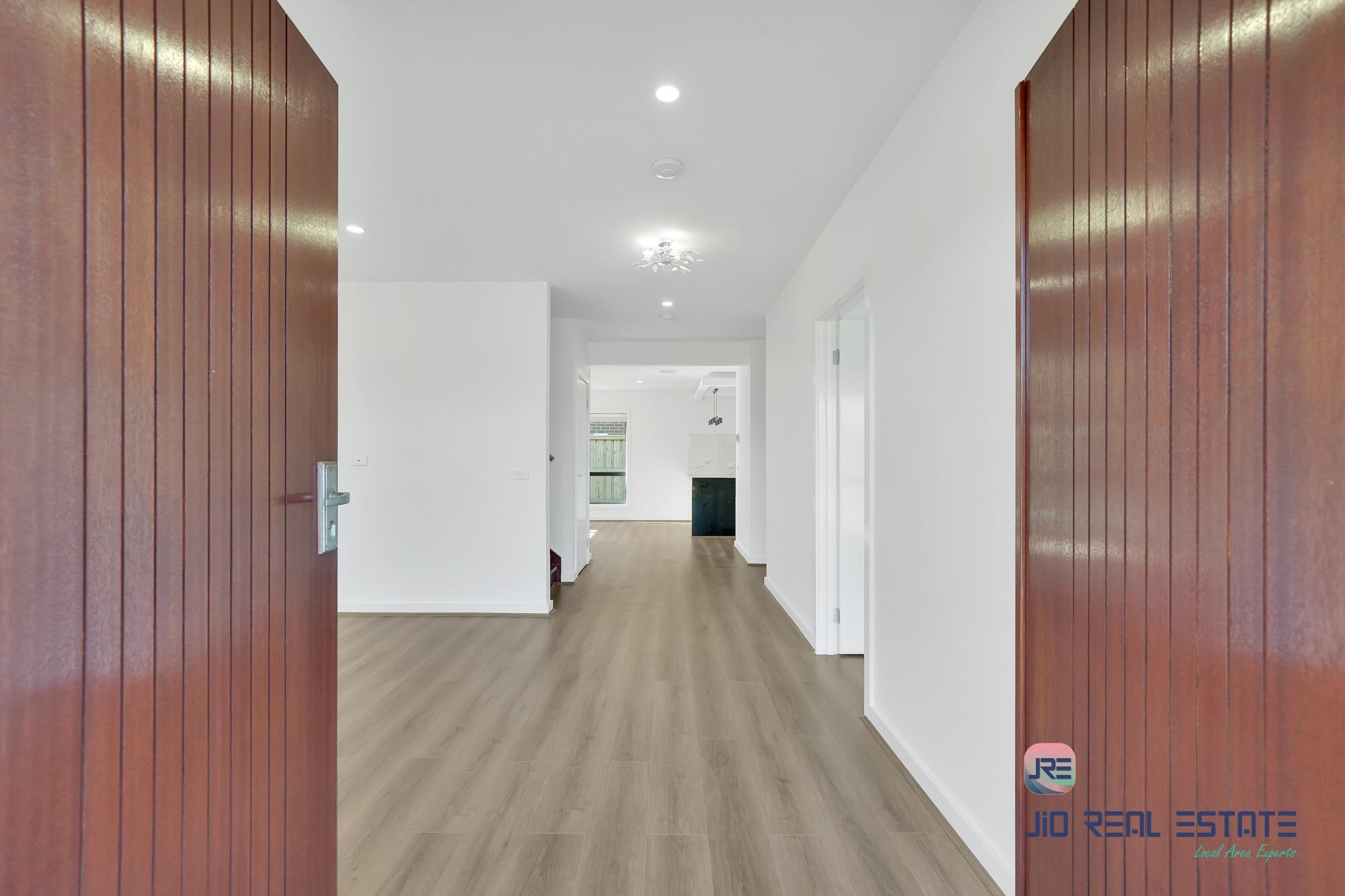 8 Acton Street, Thornhill Park VIC