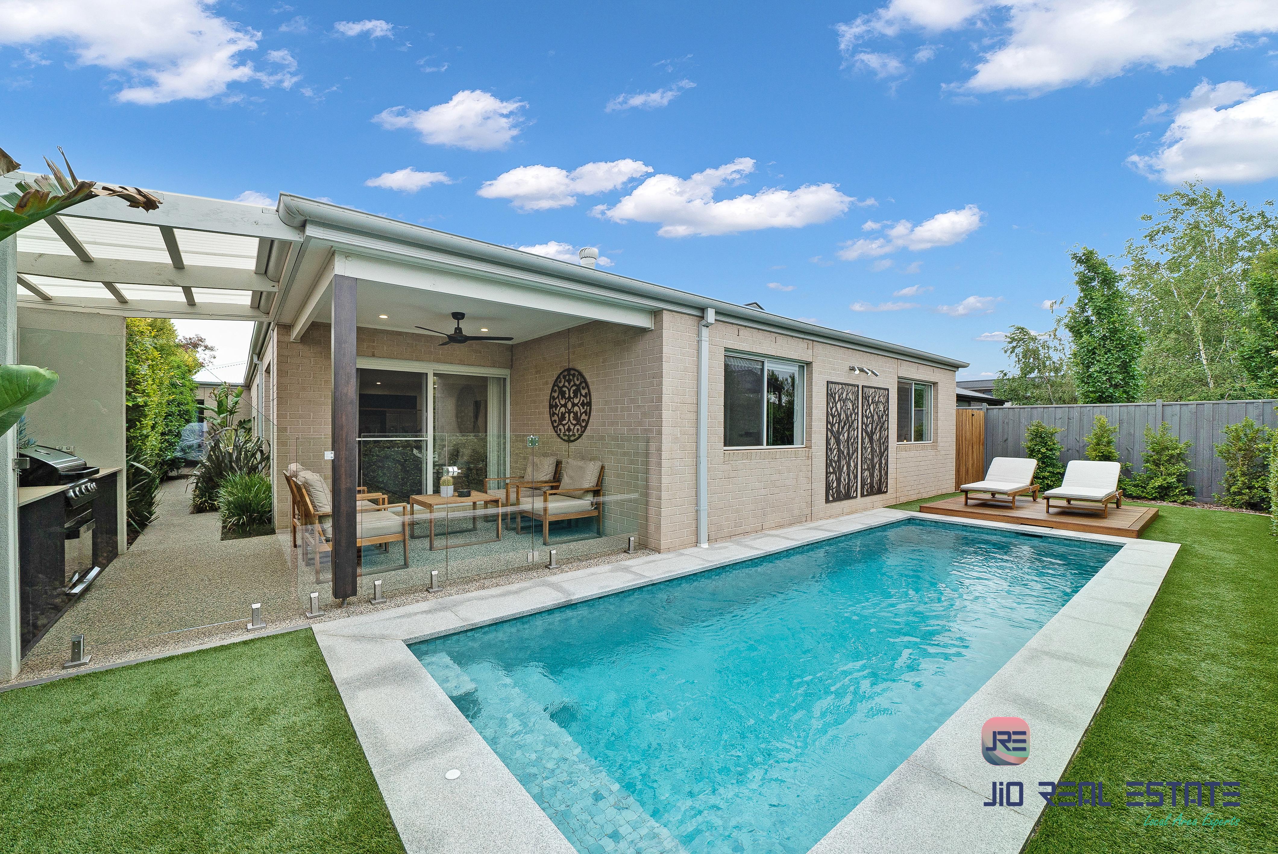 10 Wiltshire Boulevard, Thornhill Park VIC