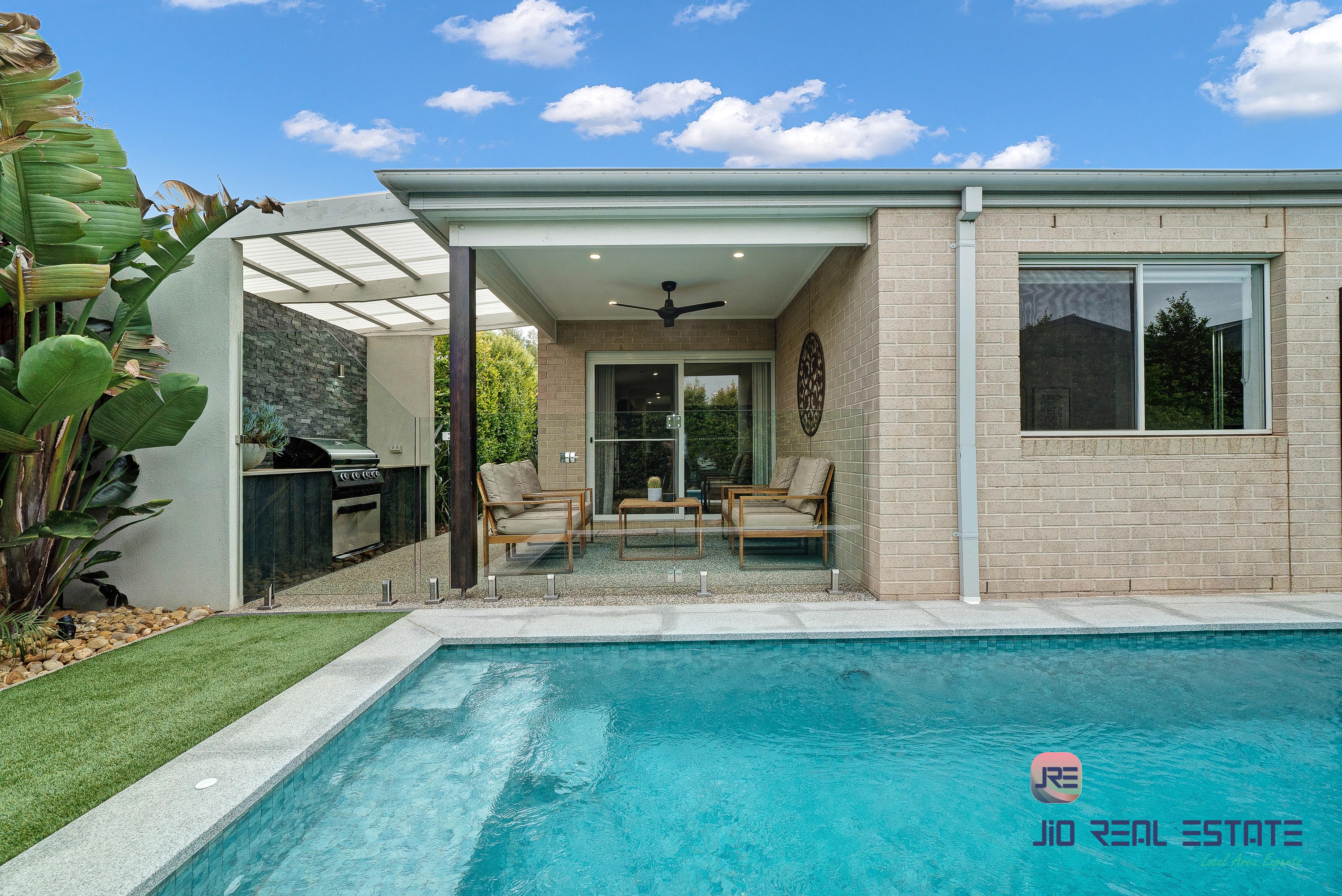 10 Wiltshire Boulevard, Thornhill Park VIC