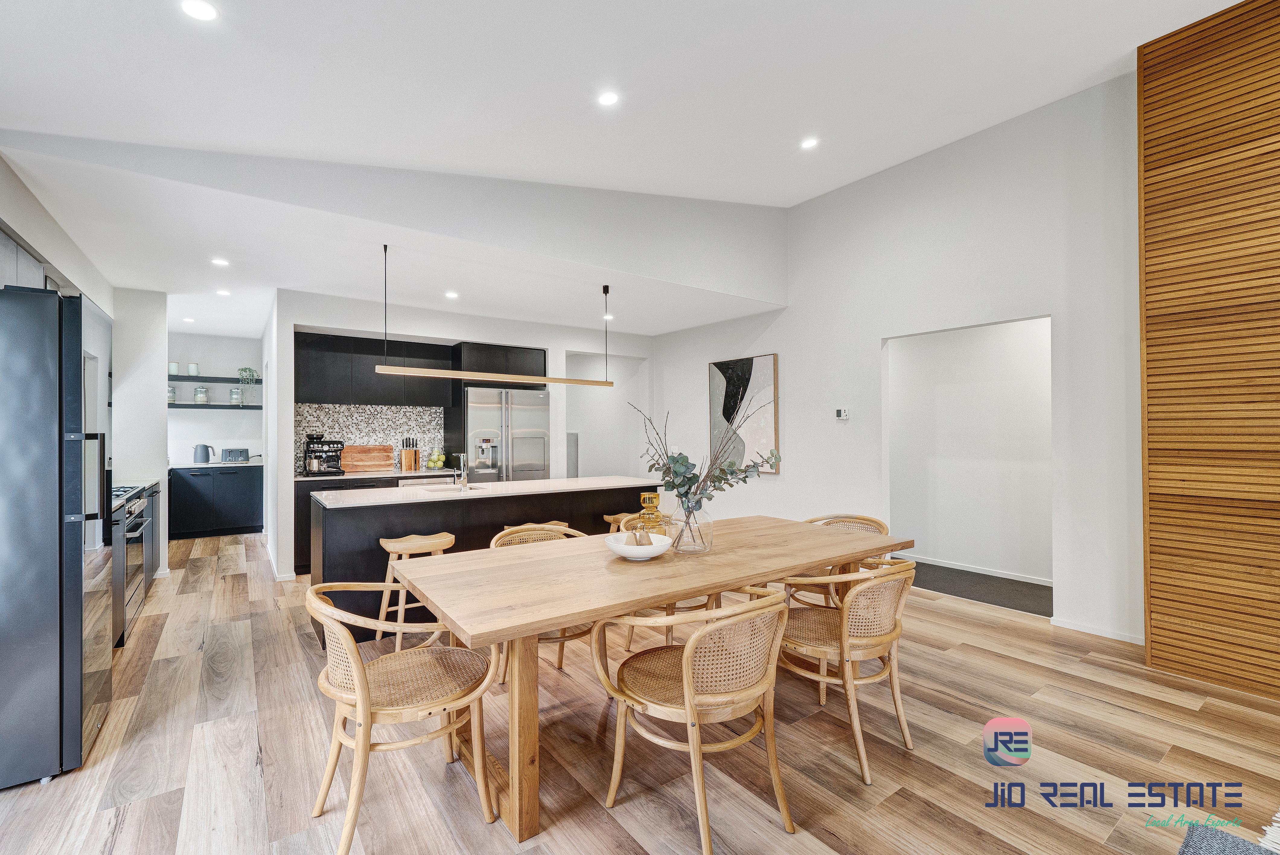 10 Wiltshire Boulevard, Thornhill Park VIC