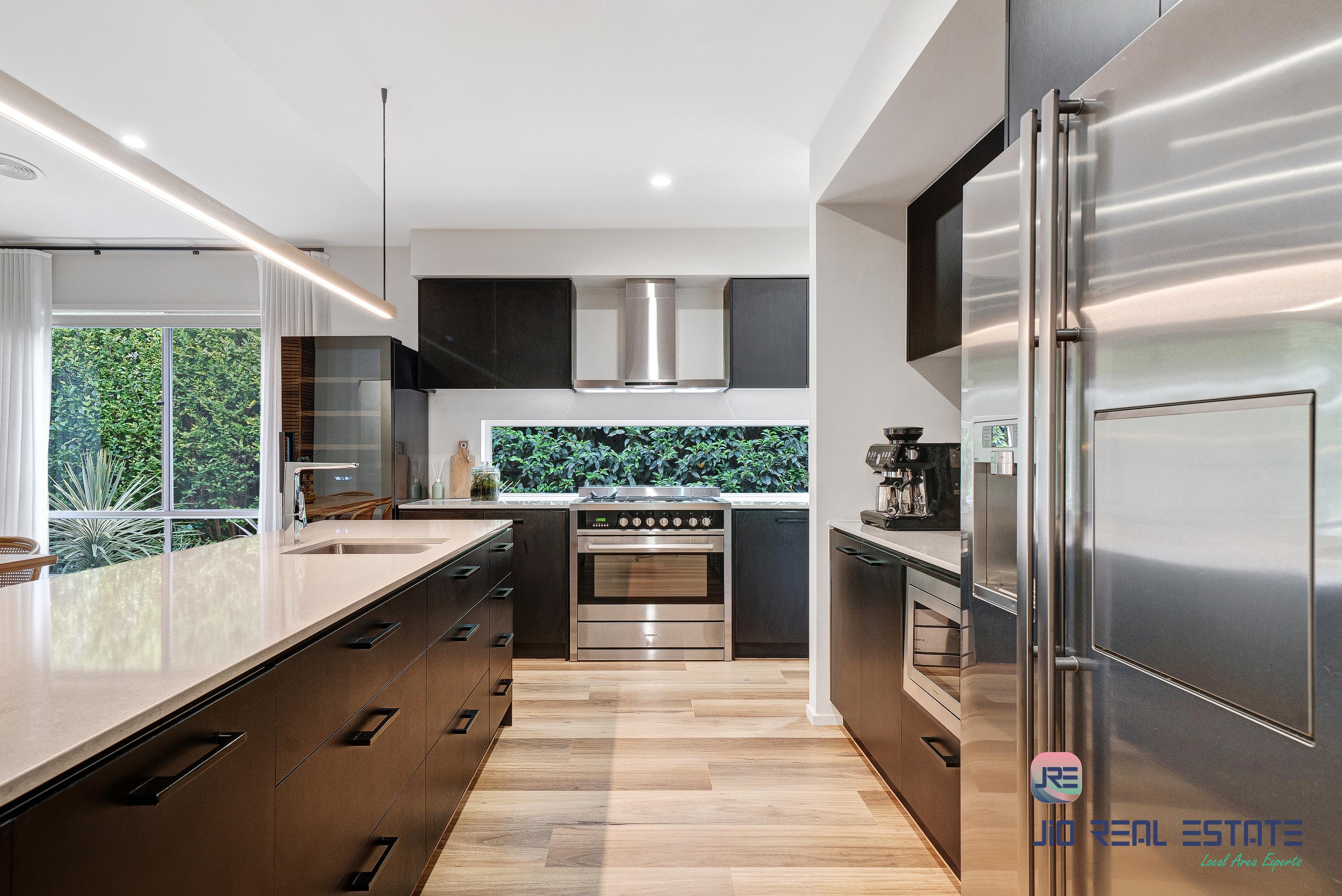 10 Wiltshire Boulevard, Thornhill Park VIC