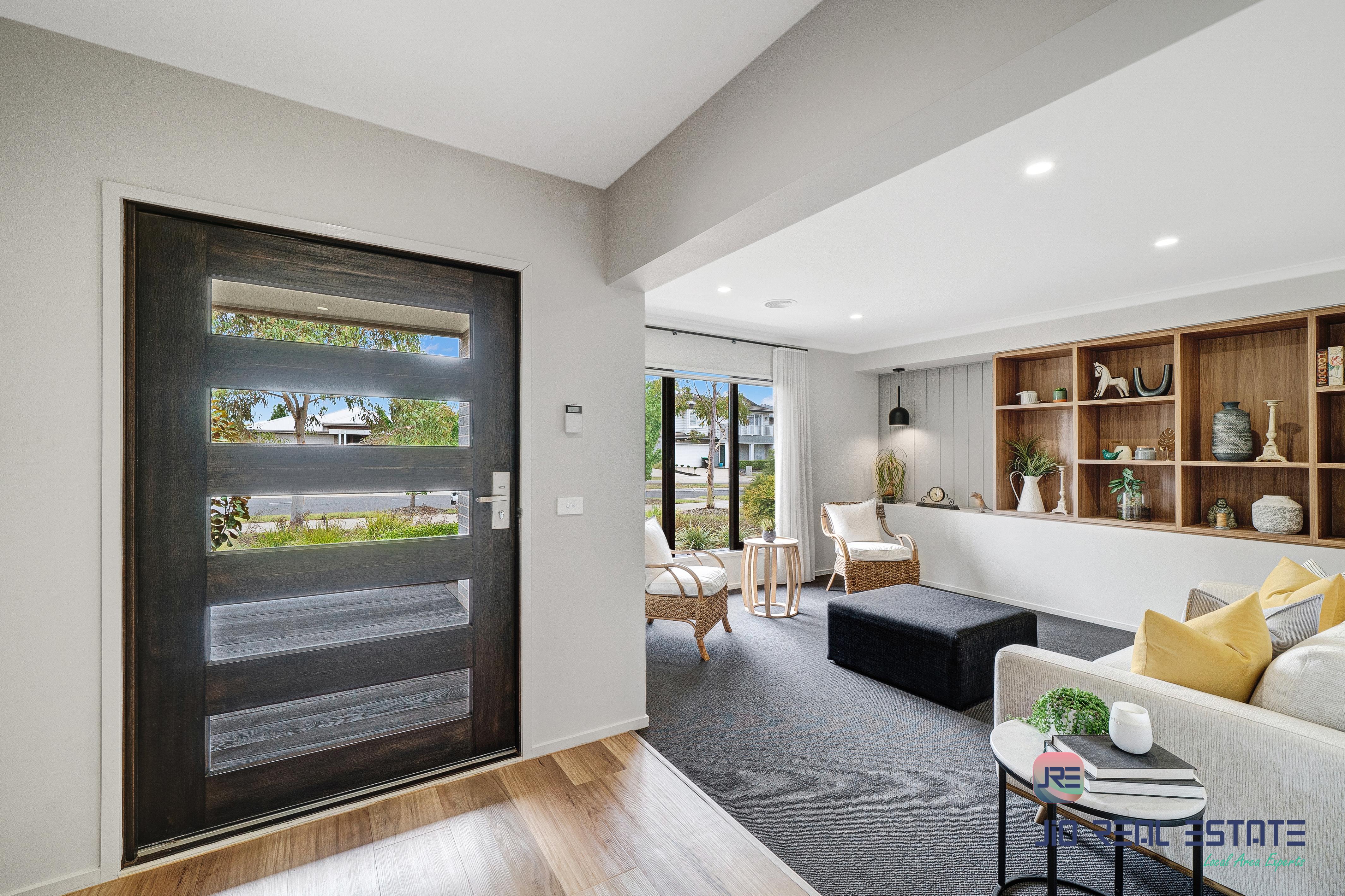 10 Wiltshire Boulevard, Thornhill Park VIC