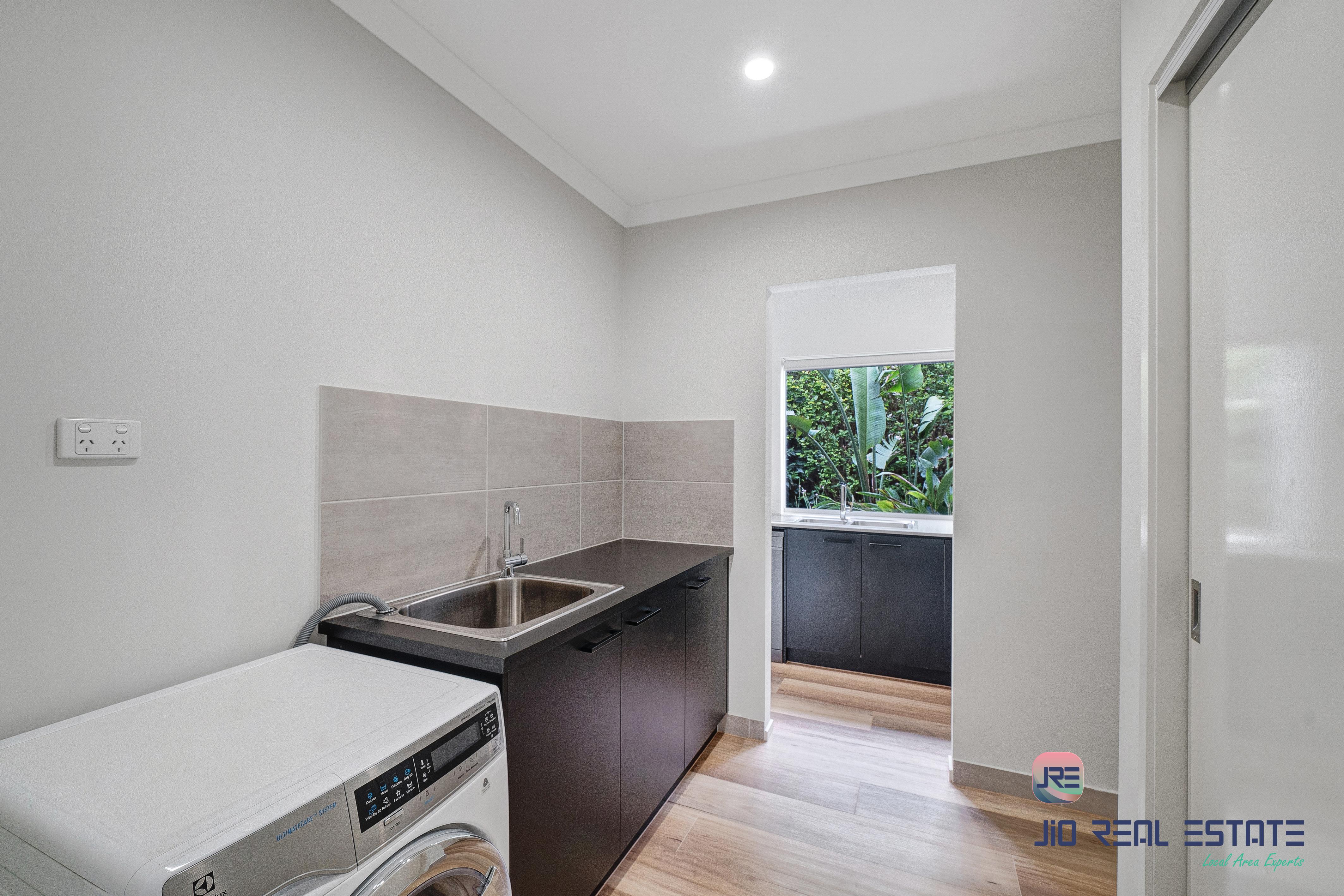 10 Wiltshire Boulevard, Thornhill Park VIC