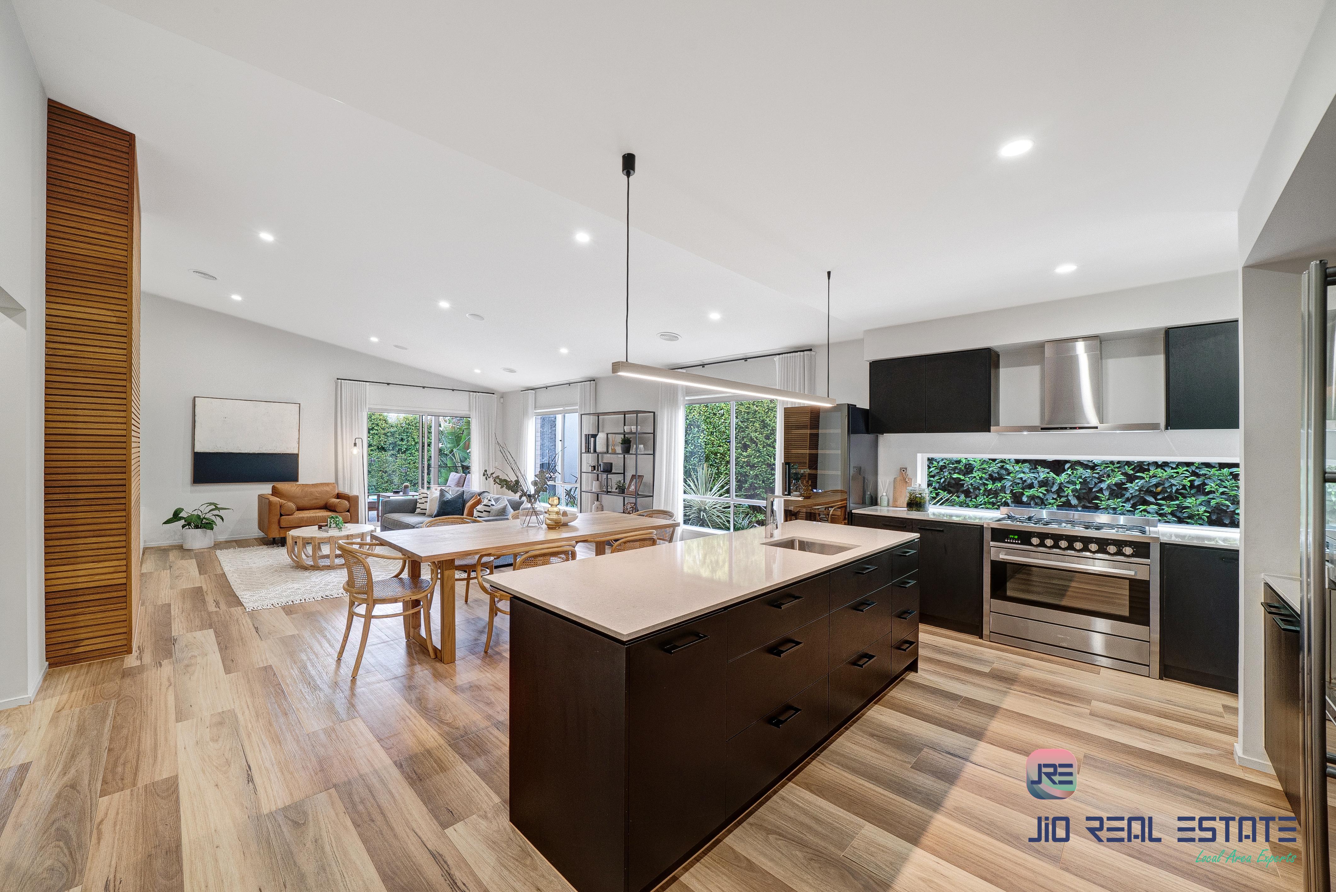 10 Wiltshire Boulevard, Thornhill Park VIC