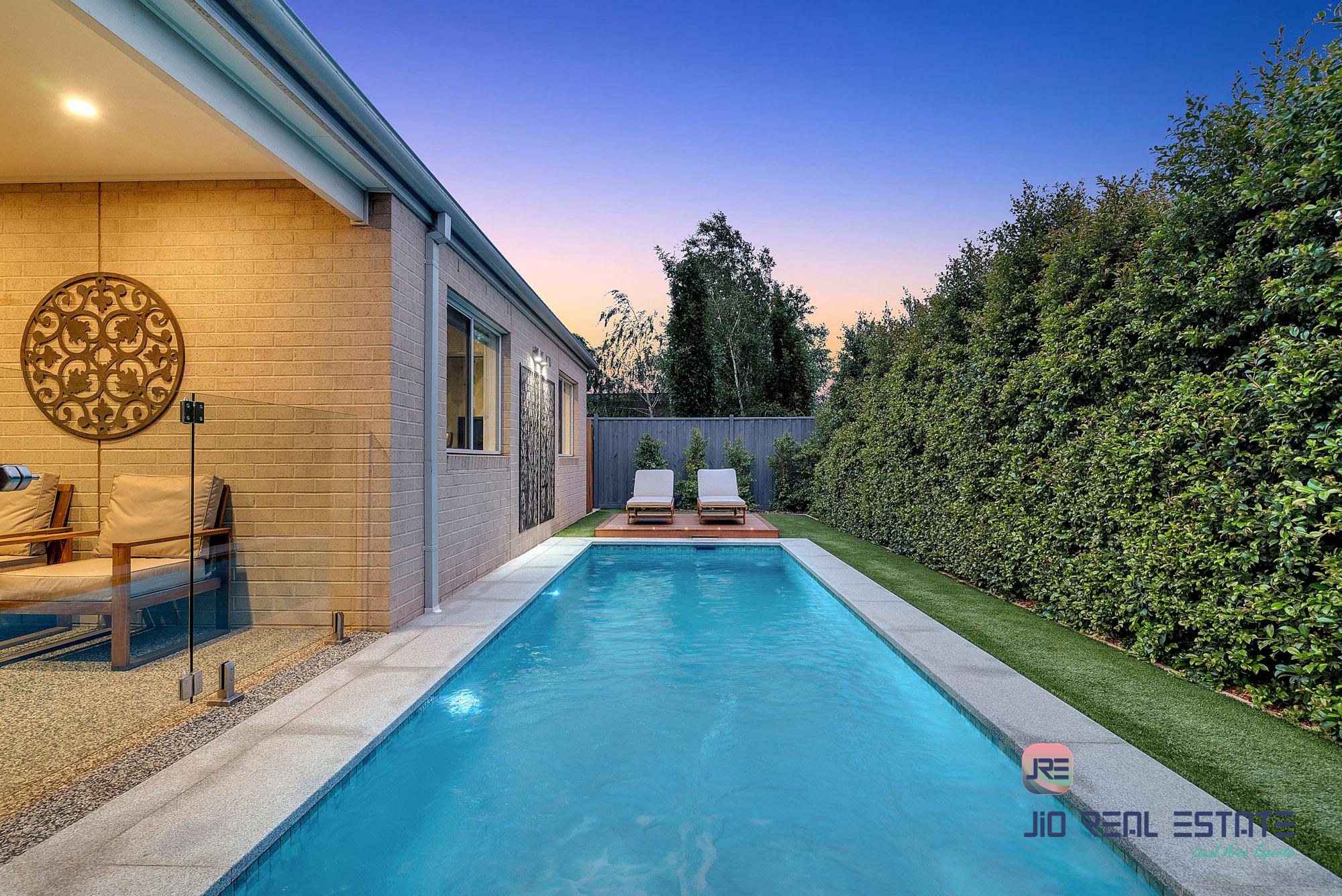 10 Wiltshire Boulevard, Thornhill Park VIC