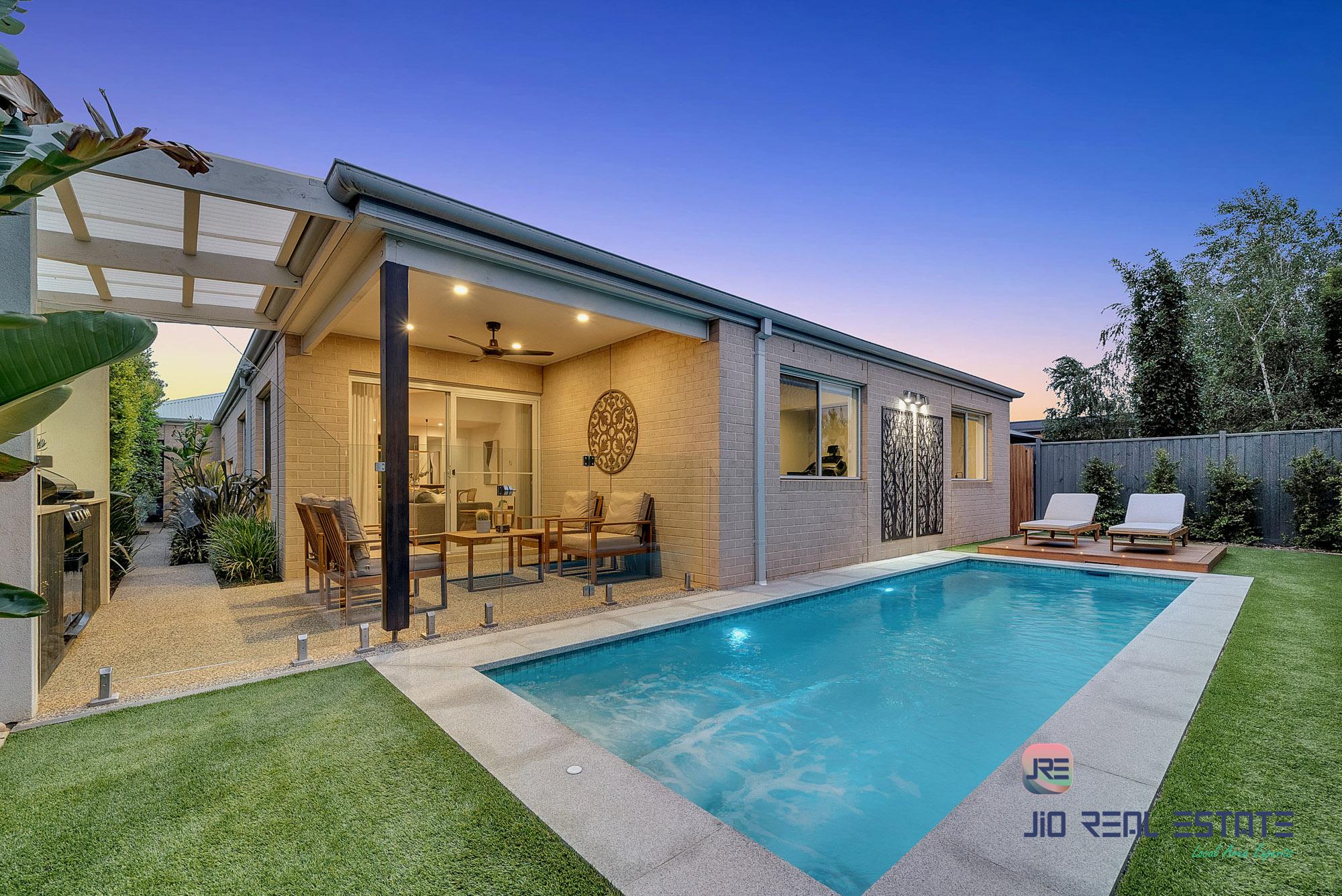 10 Wiltshire Boulevard, Thornhill Park VIC