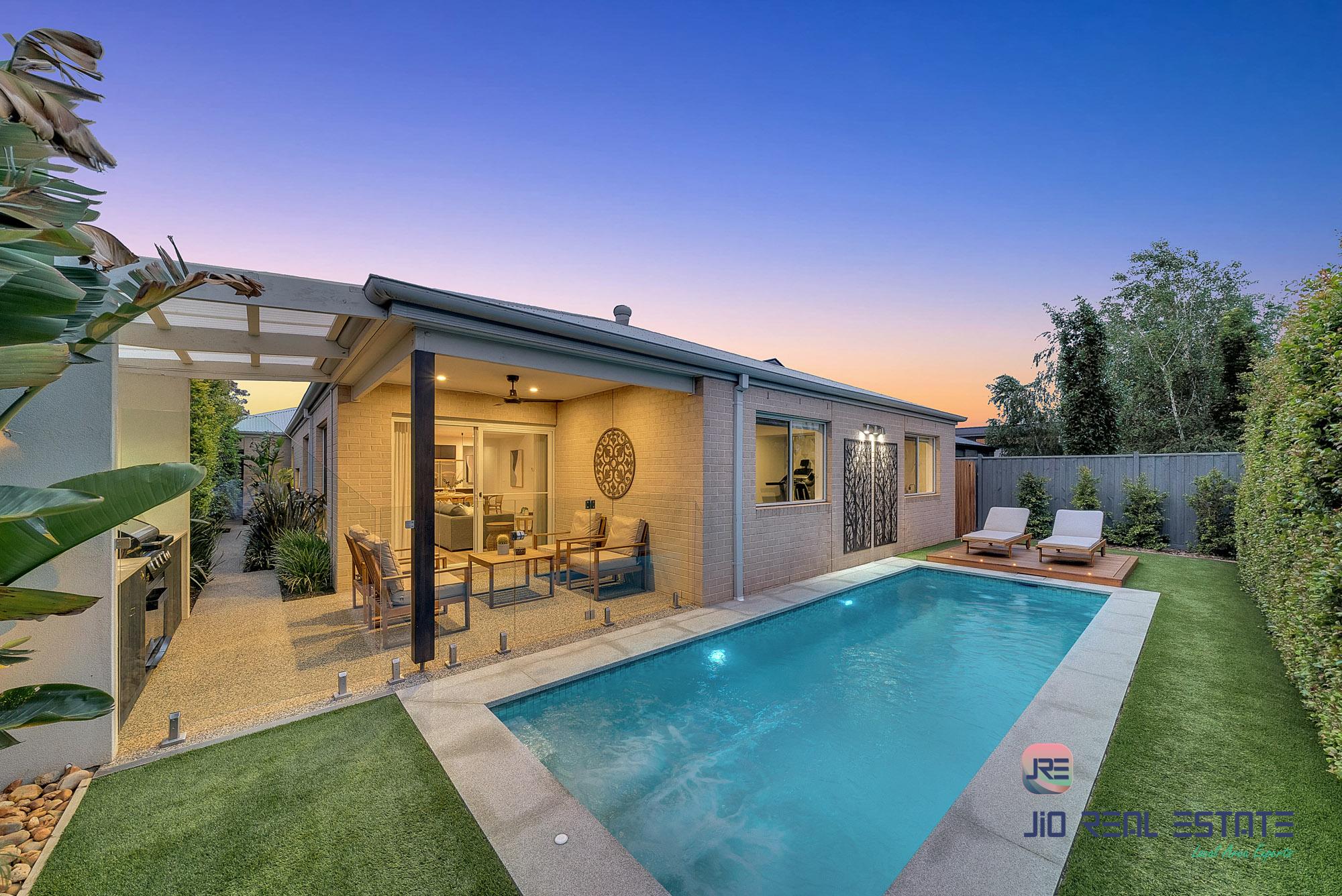 10 Wiltshire Boulevard, Thornhill Park VIC