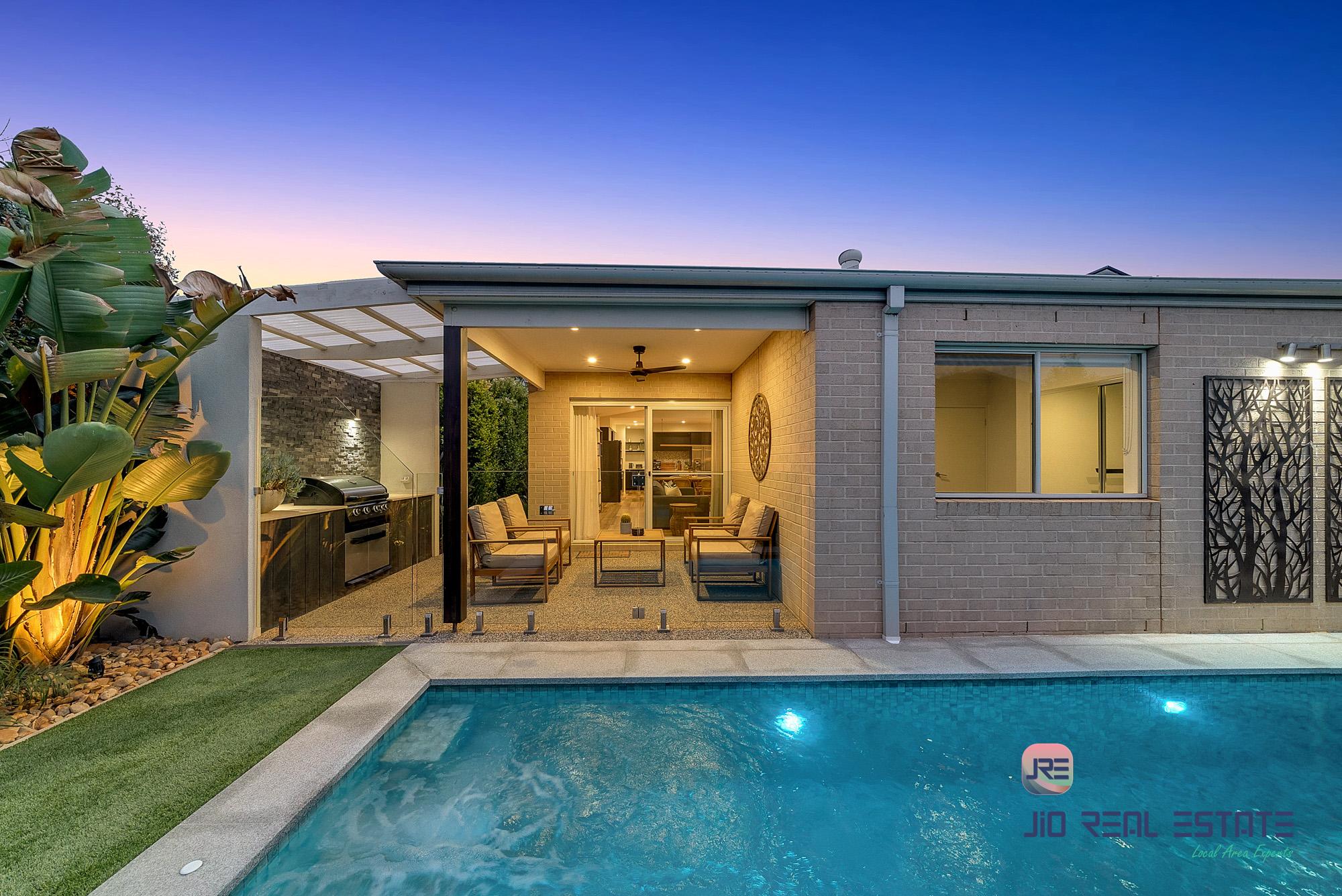 10 Wiltshire Boulevard, Thornhill Park VIC