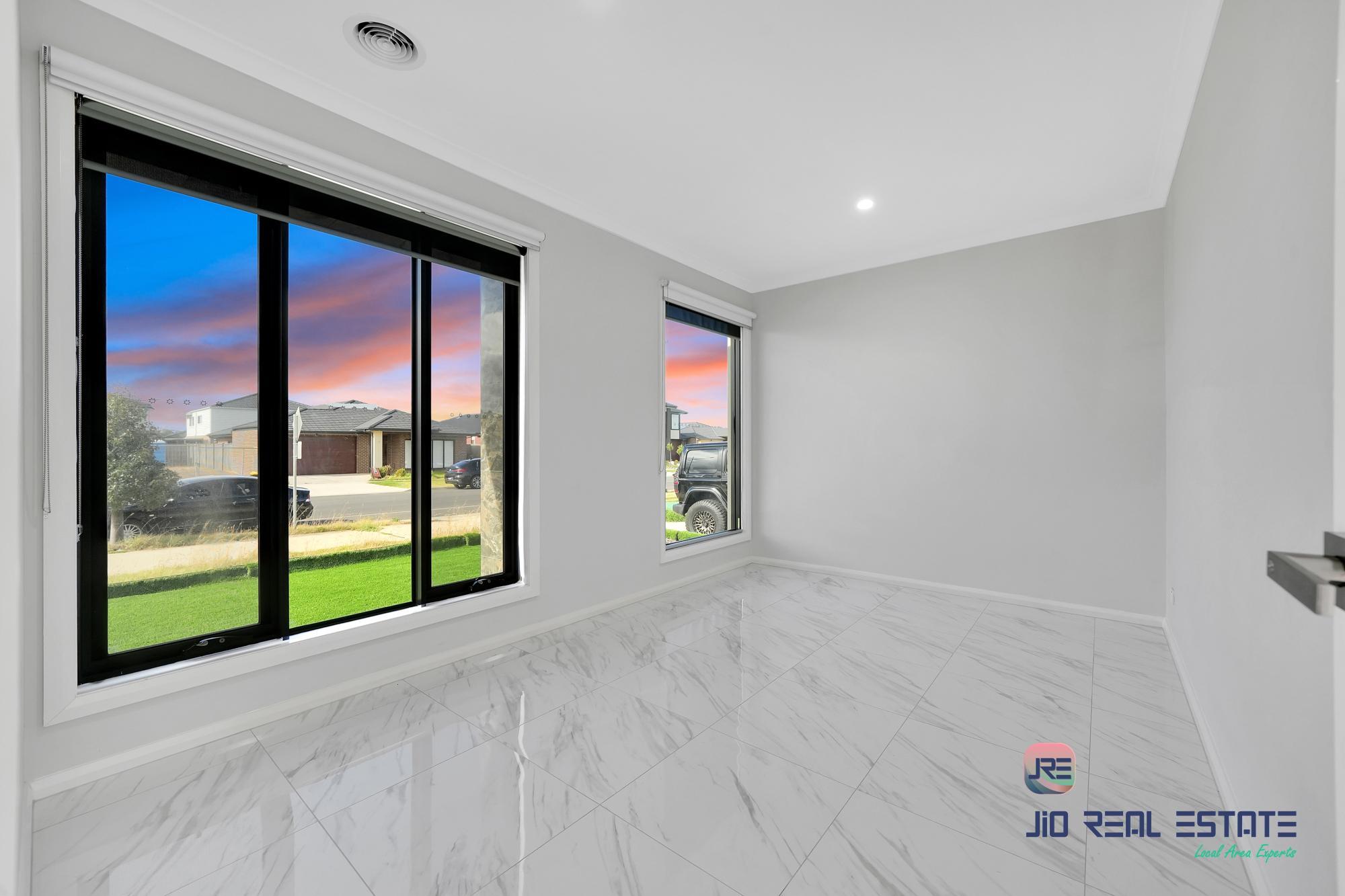 35 Murray Road, Thornhill Park VIC