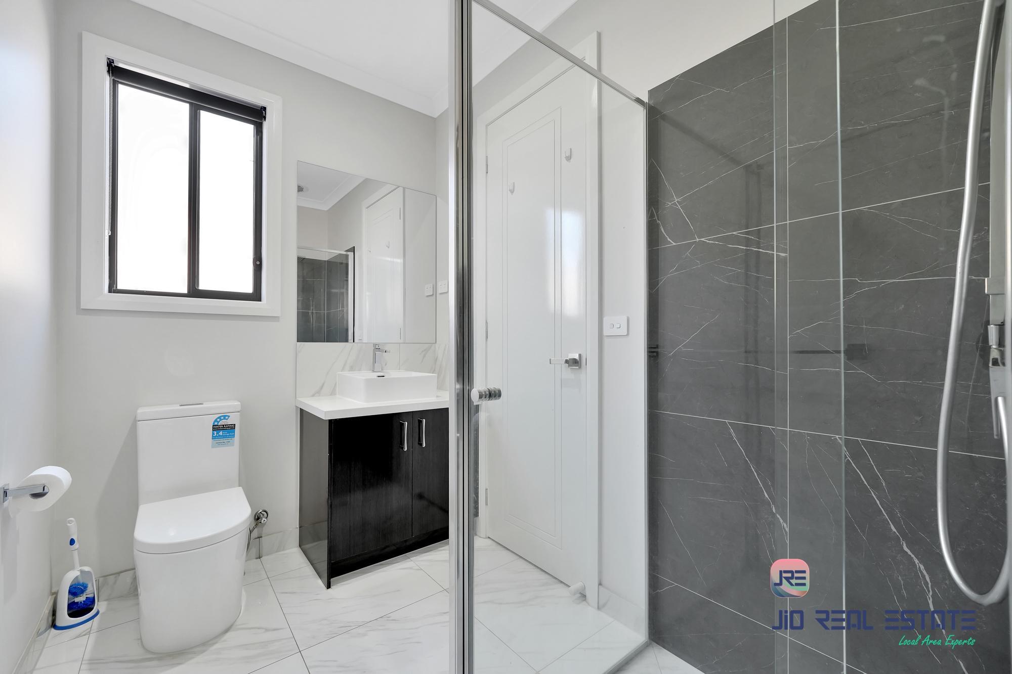 35 Murray Road, Thornhill Park VIC