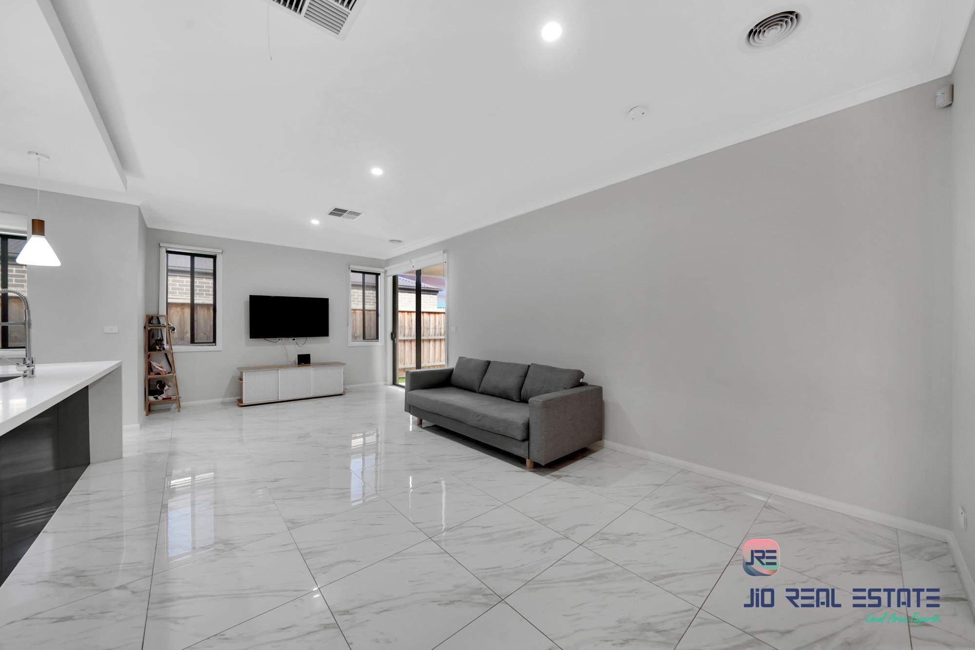 35 Murray Road, Thornhill Park VIC