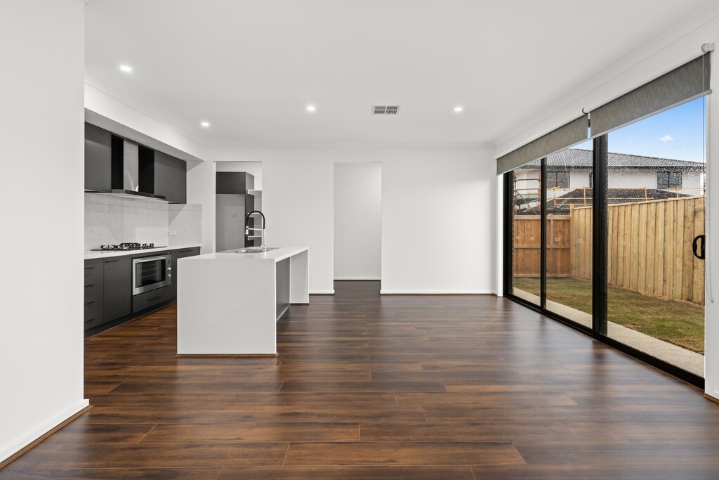 14 Camelon Avenue, Thornhill Park VIC