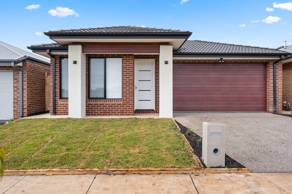 14 Camelon Avenue, Thornhill Park VIC