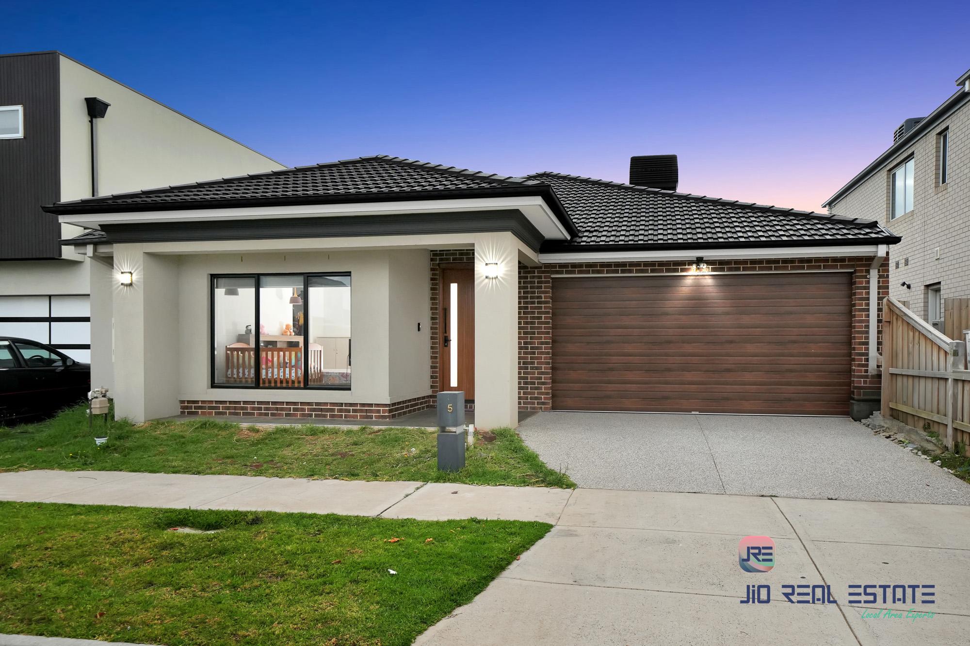 5 Amaya Way, Rockbank VIC