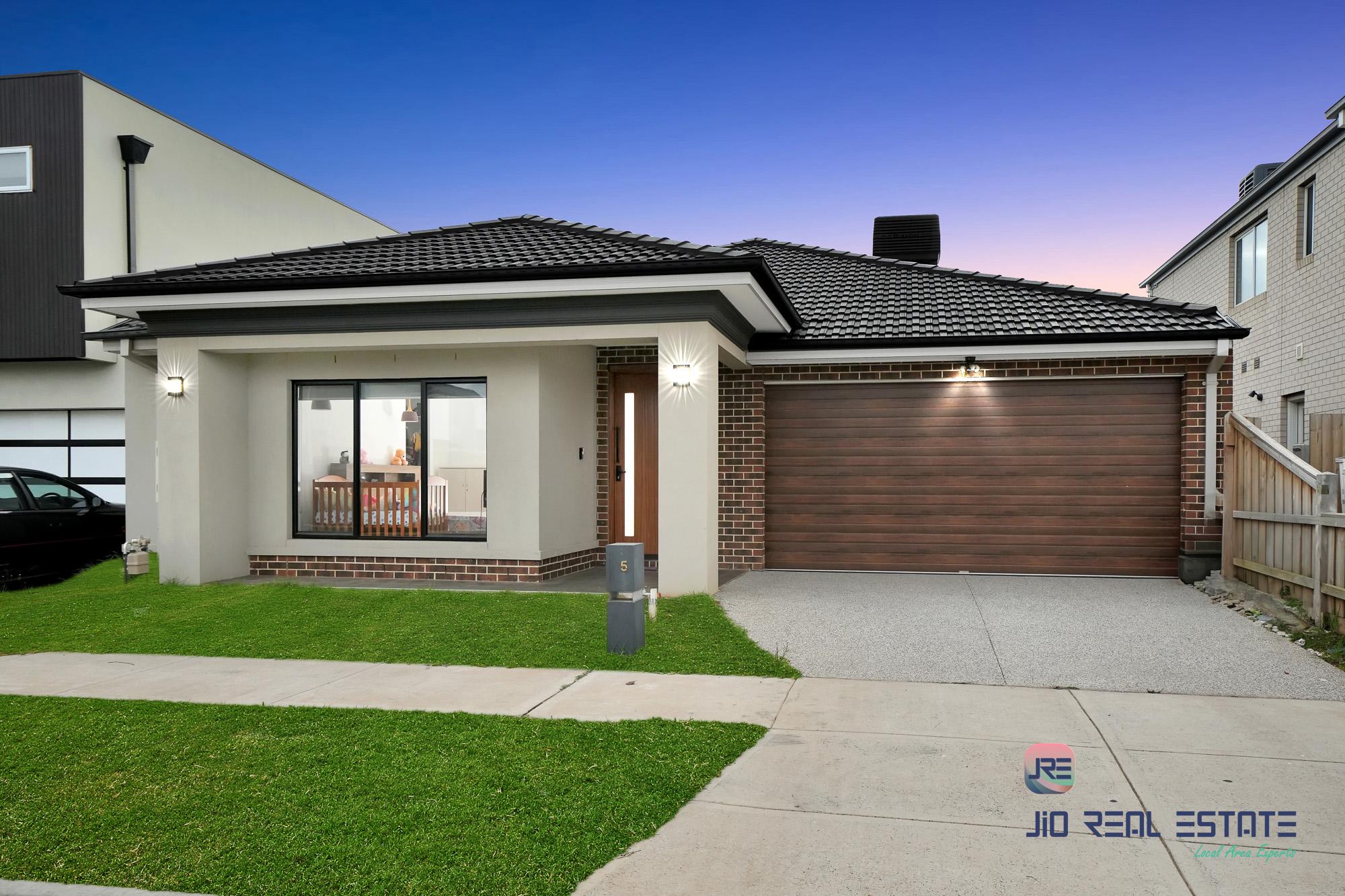 5 Amaya Way, Rockbank VIC