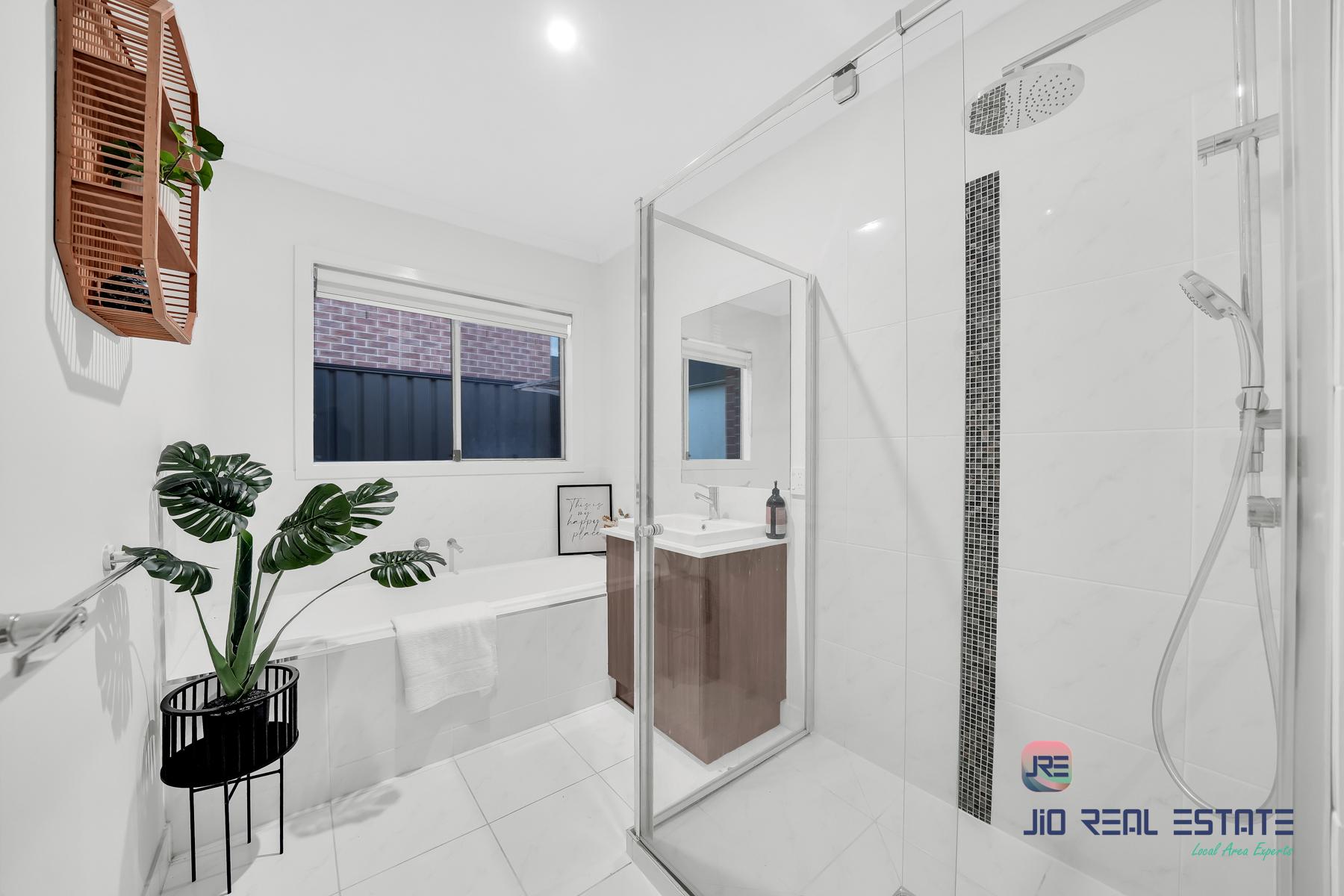 12 Litoria Drive, Truganina VIC