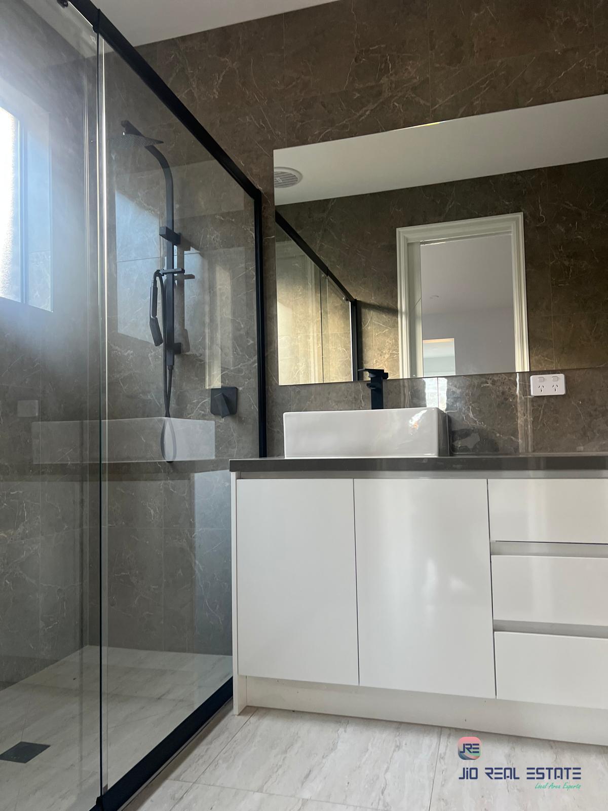 18 Fergus Street, Thornhill Park VIC