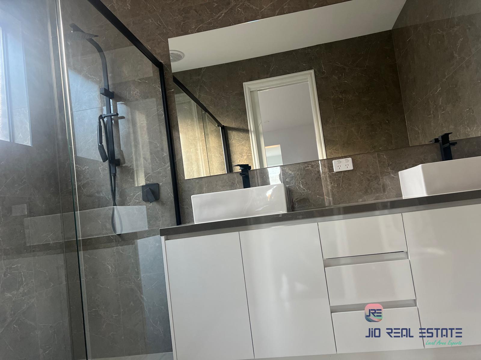 18 Fergus Street, Thornhill Park VIC