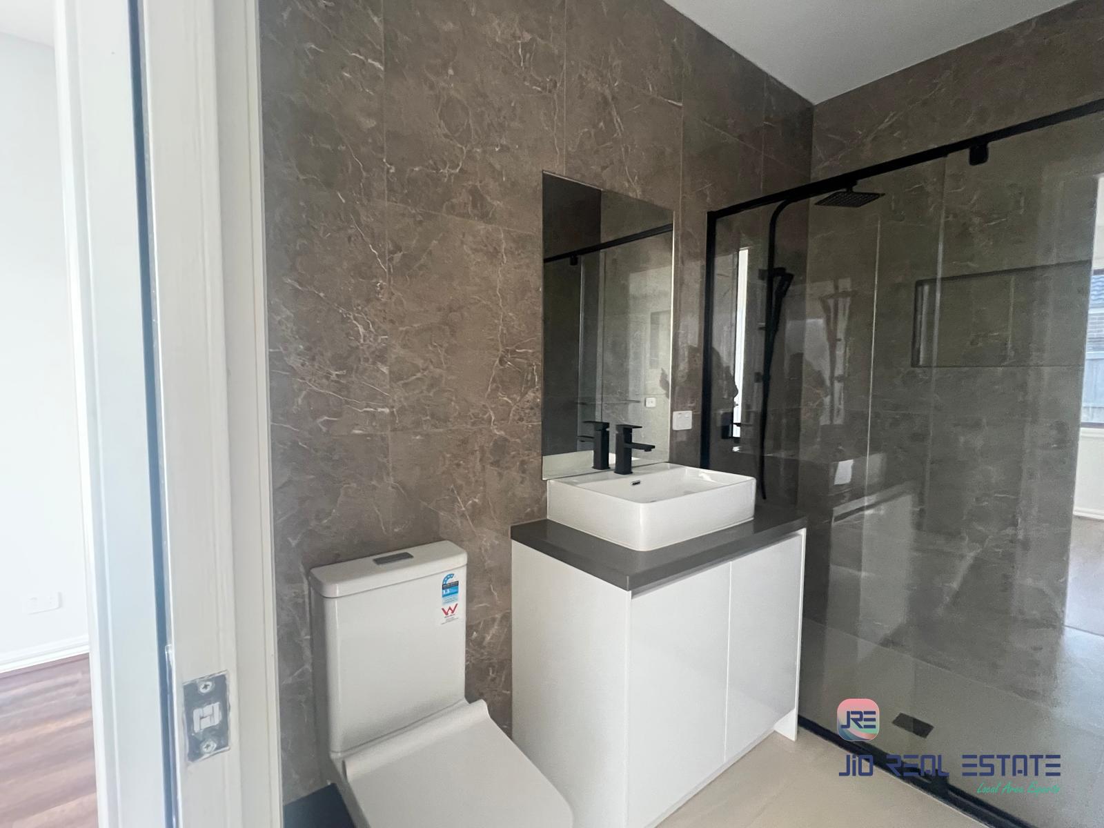 18 Fergus Street, Thornhill Park VIC