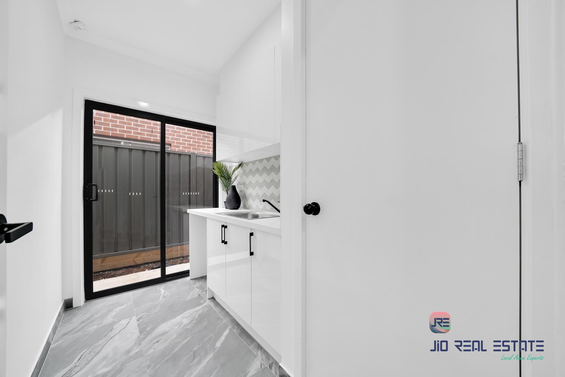 37 Greenpoint Drive, Rockbank VIC