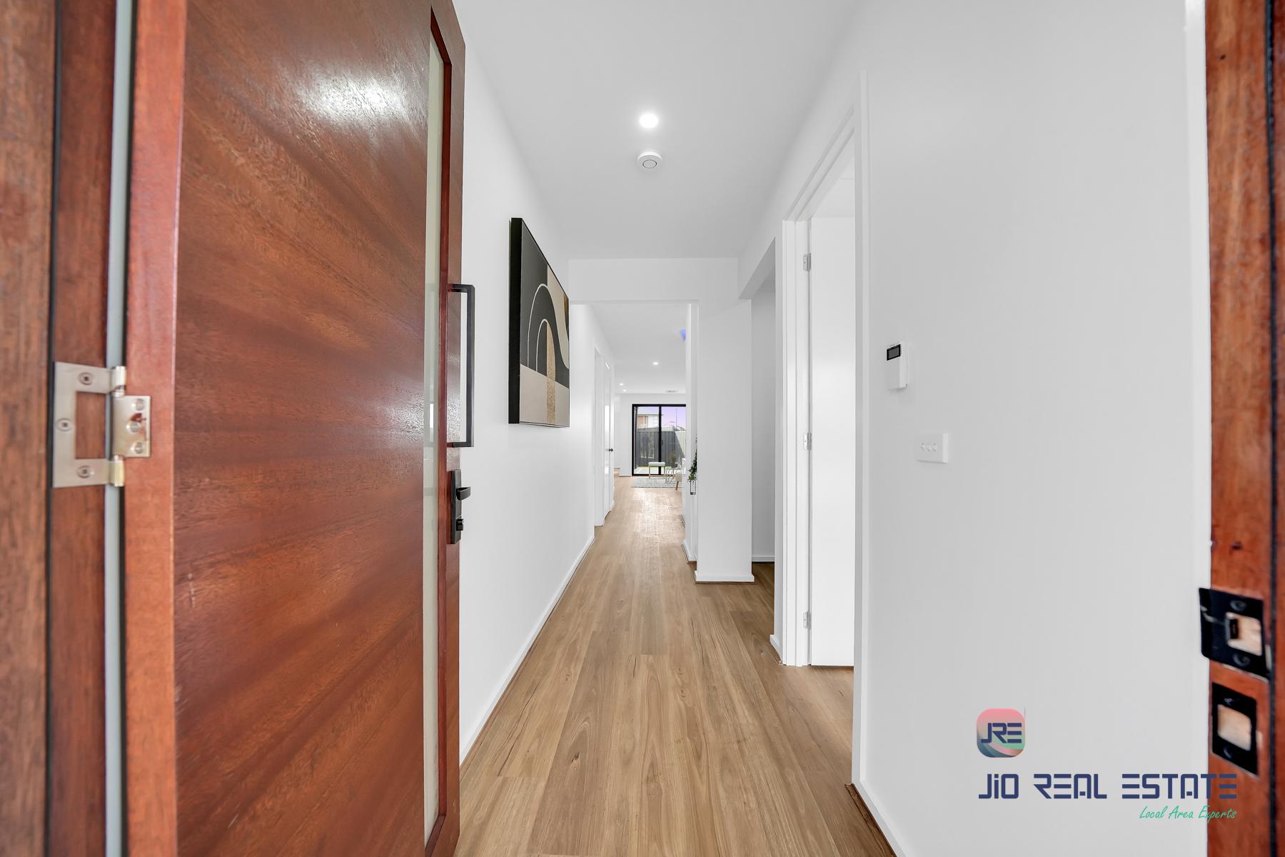 37 Greenpoint Drive, Rockbank VIC