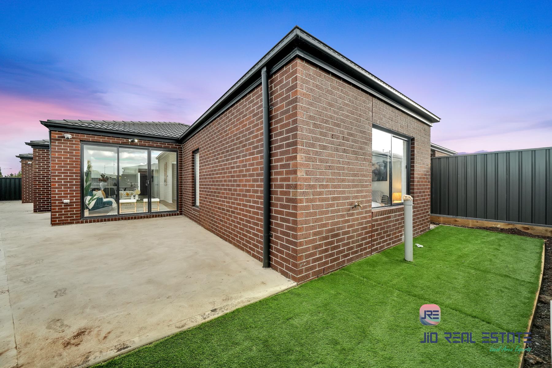 37 Greenpoint Drive, Rockbank VIC