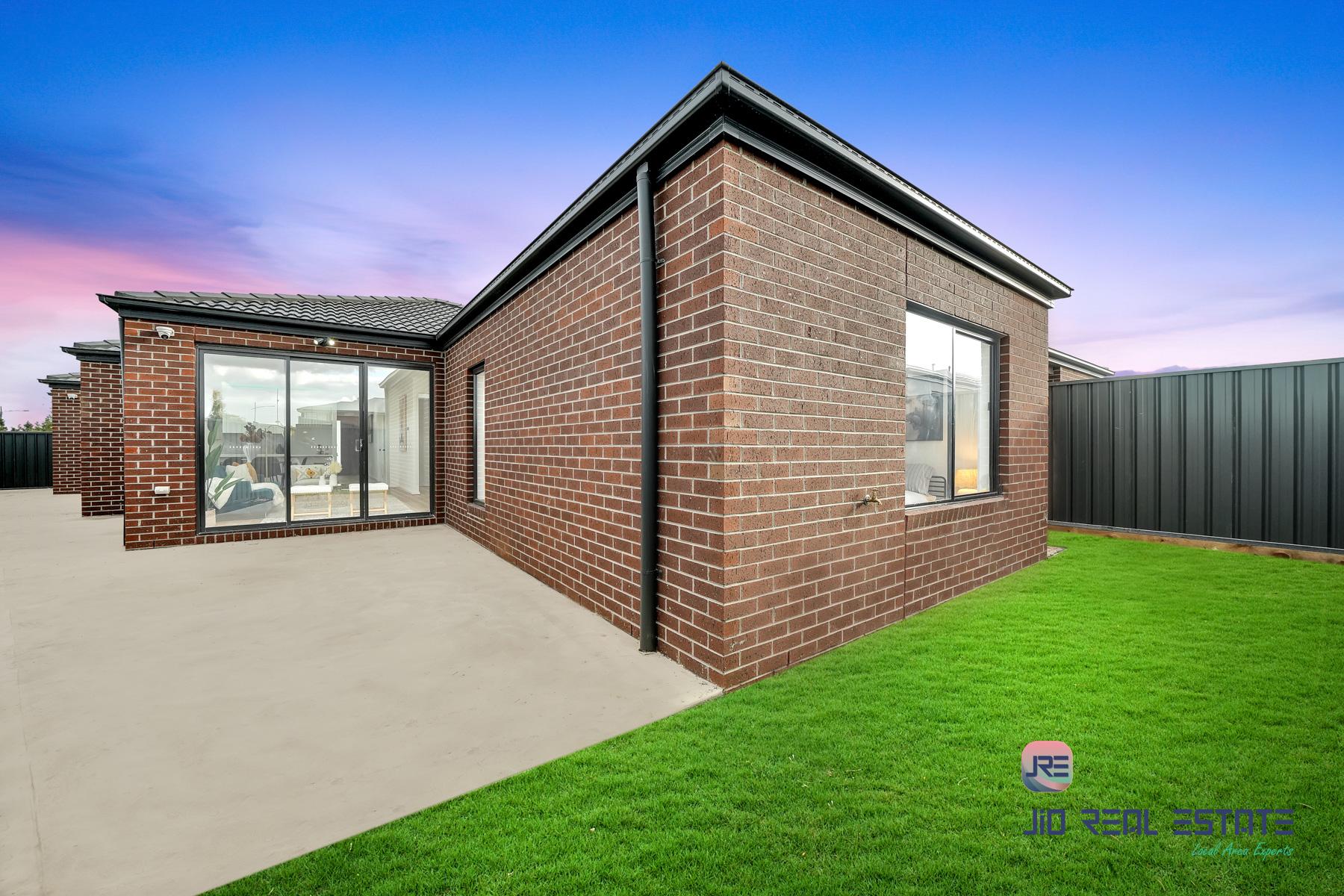 37 Greenpoint Drive, Rockbank VIC