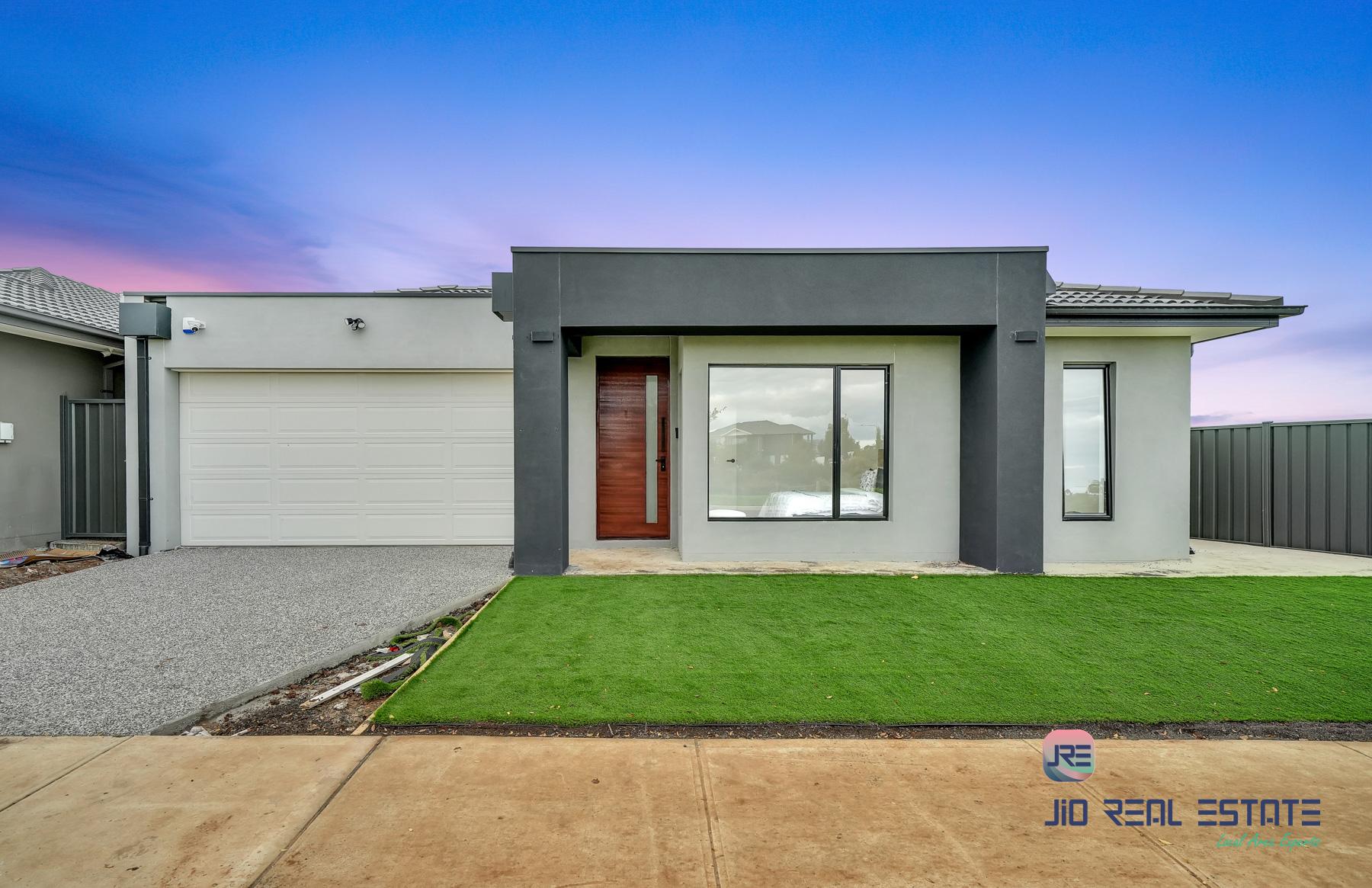 37 Greenpoint Drive, Rockbank VIC