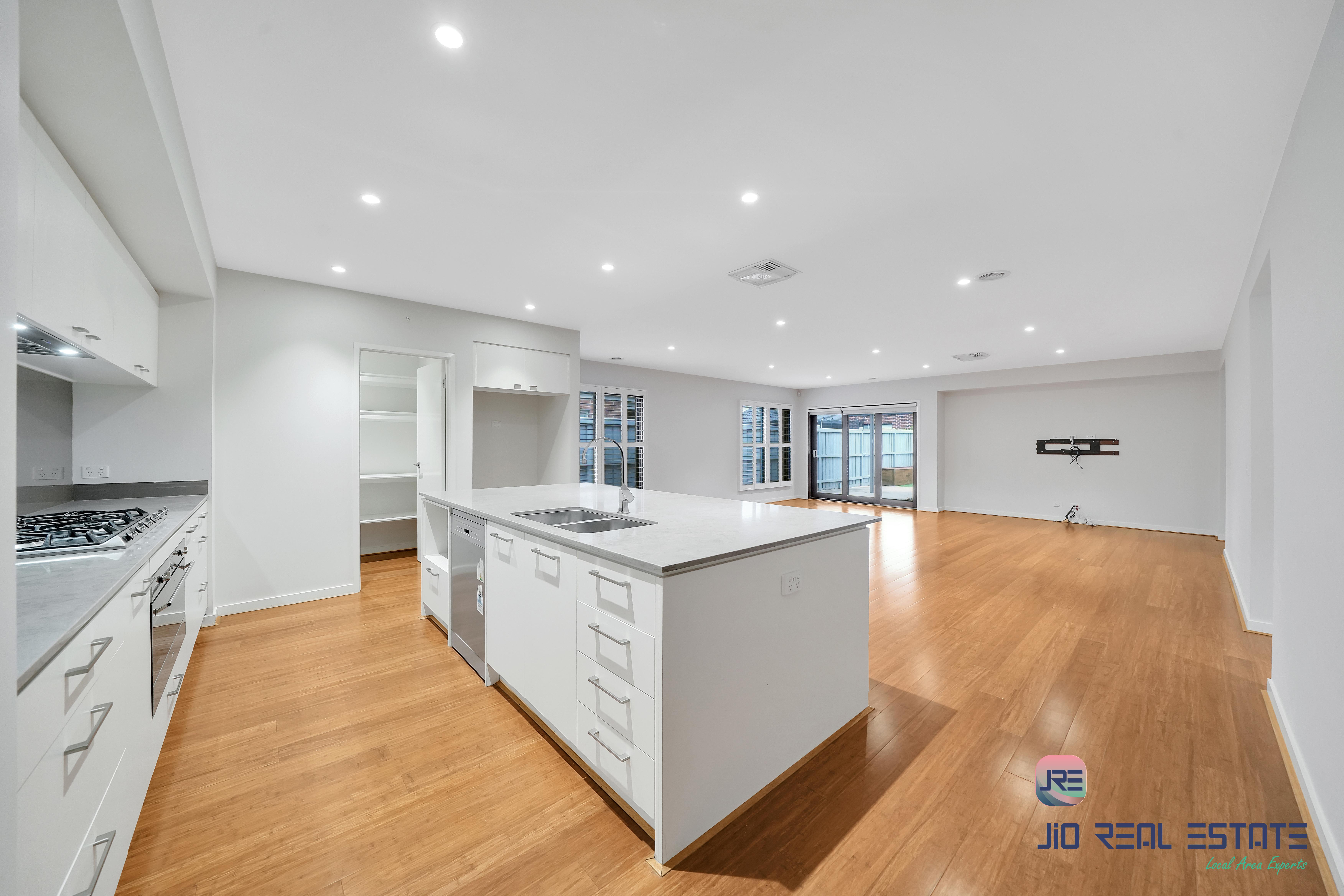 9 Bow Place, Thornhill Park VIC