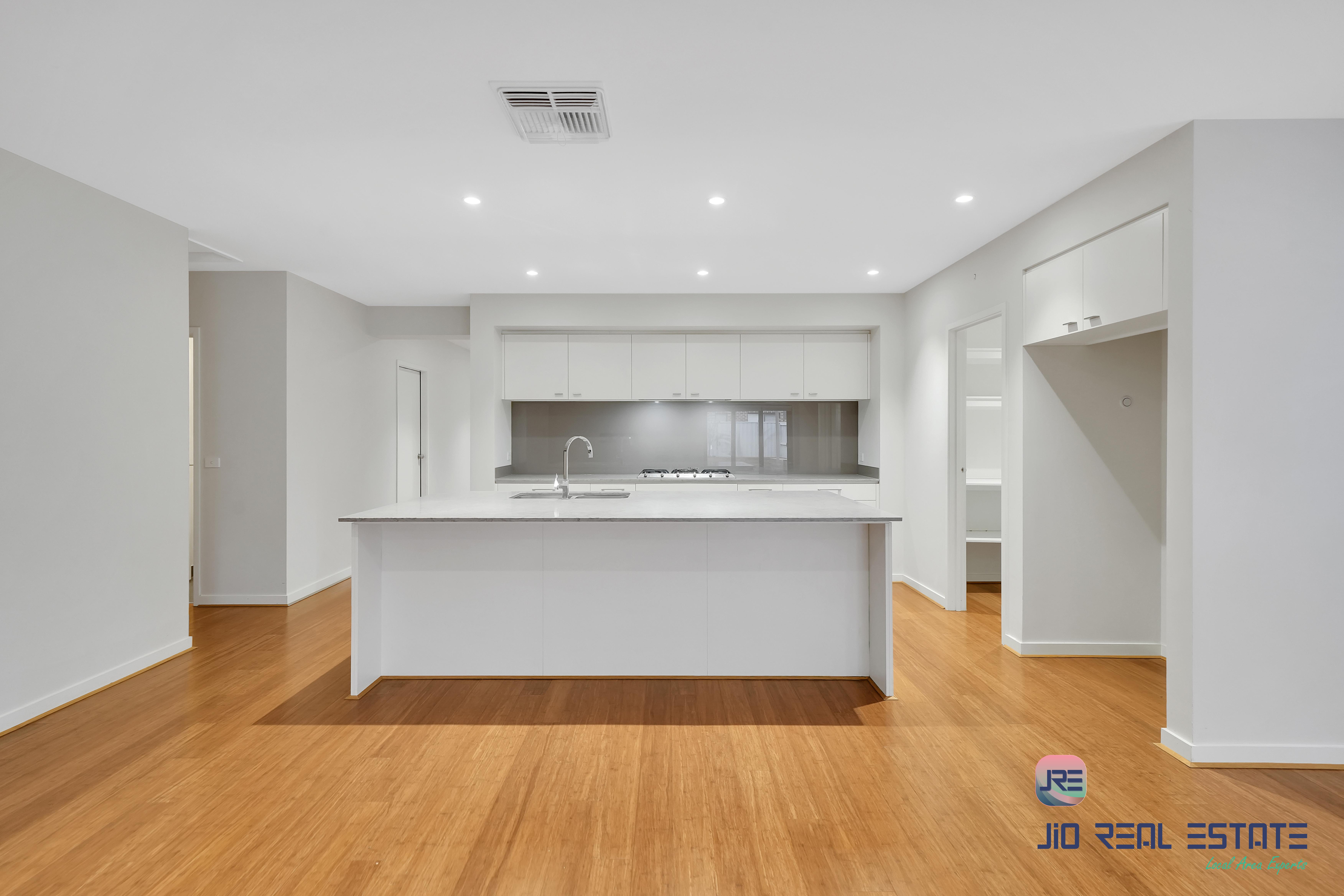 9 Bow Place, Thornhill Park VIC