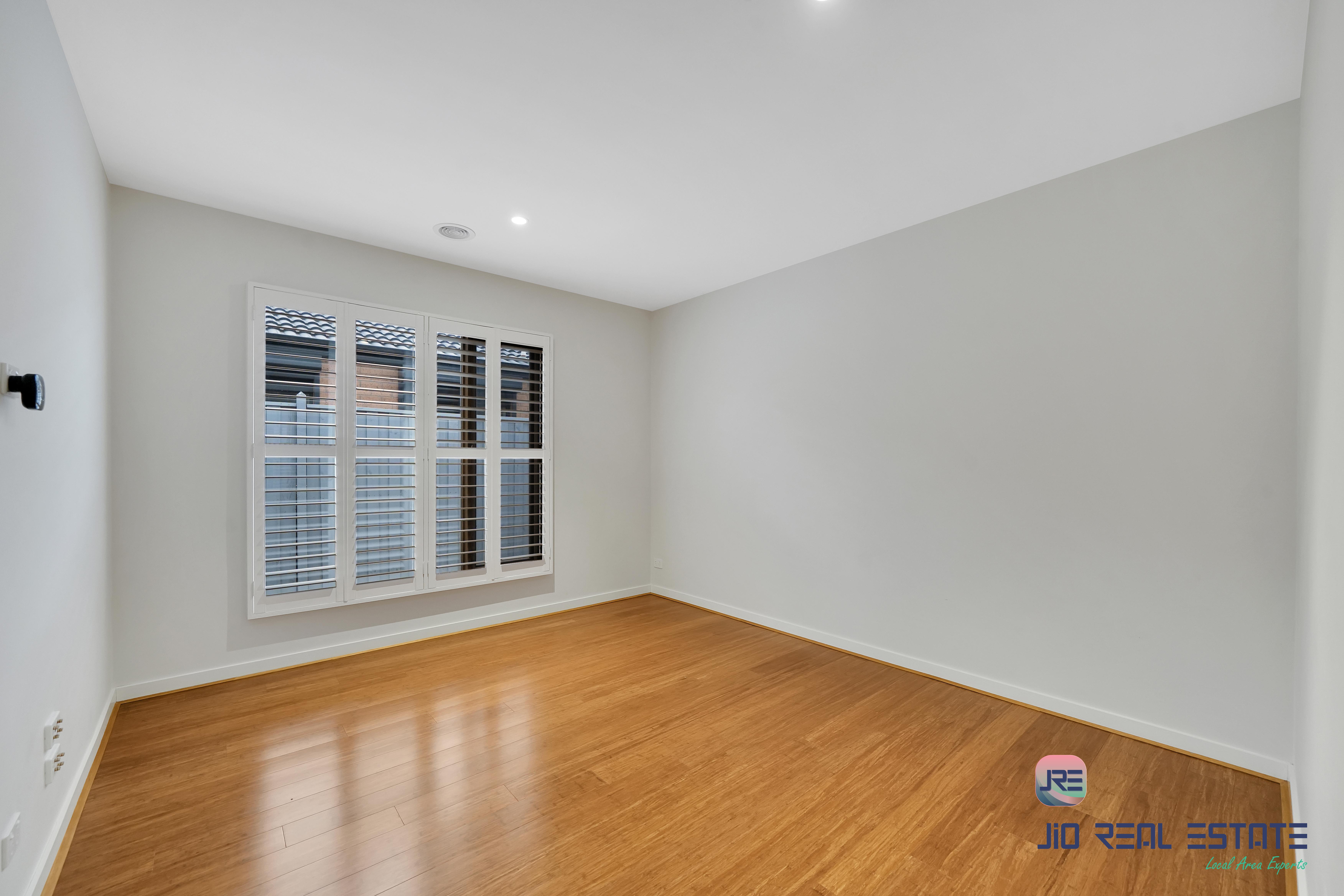 9 Bow Place, Thornhill Park VIC