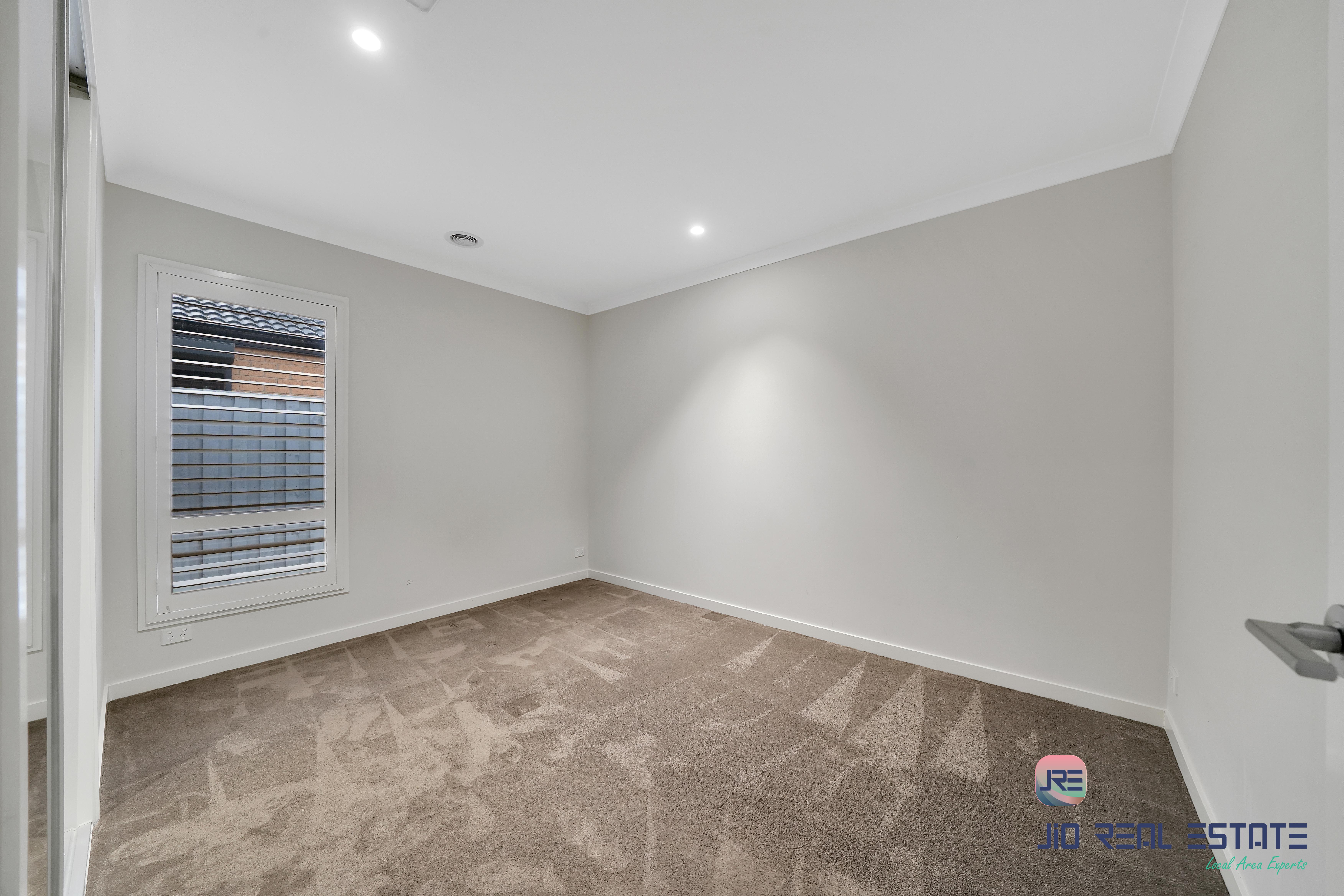 9 Bow Place, Thornhill Park VIC