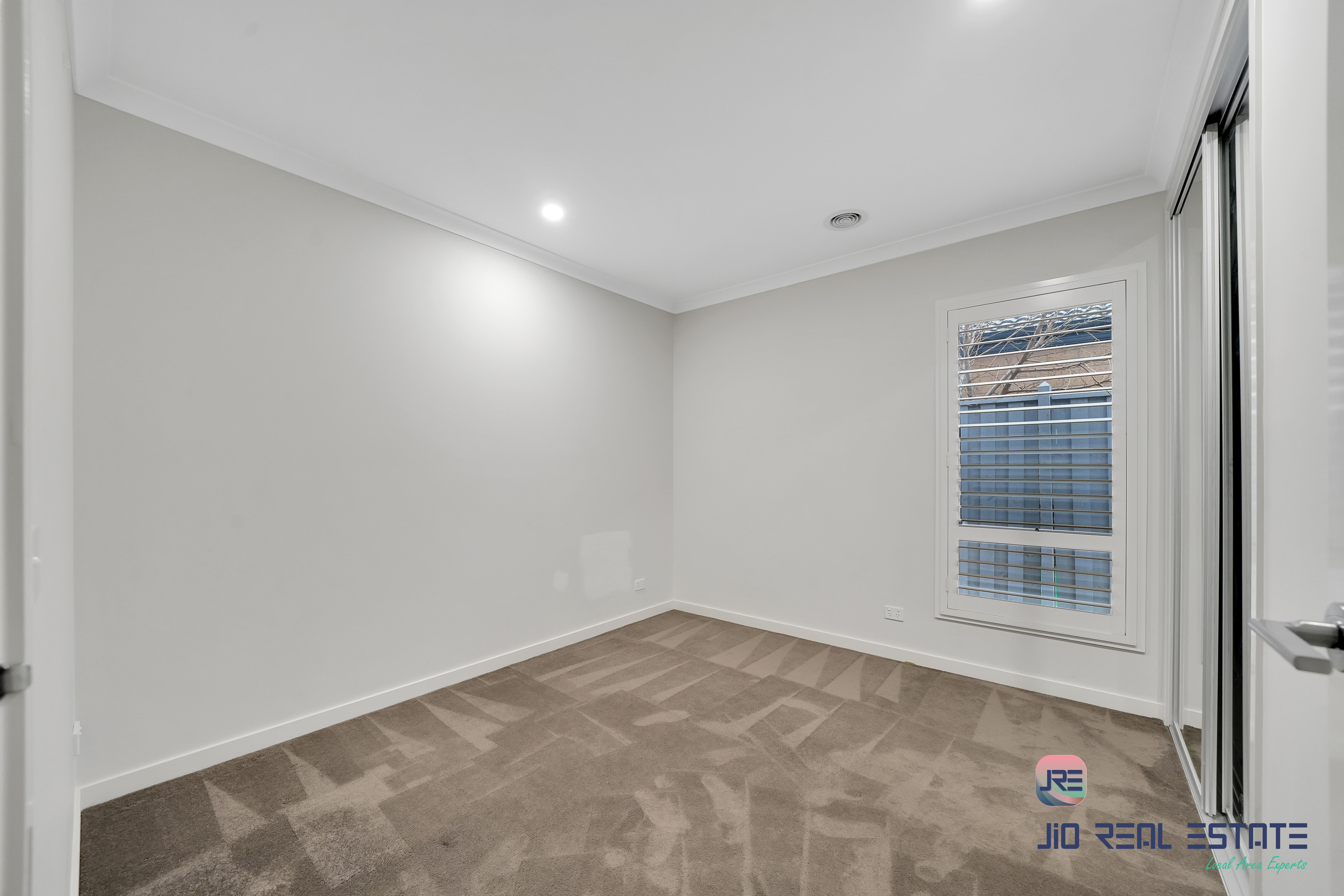 9 Bow Place, Thornhill Park VIC