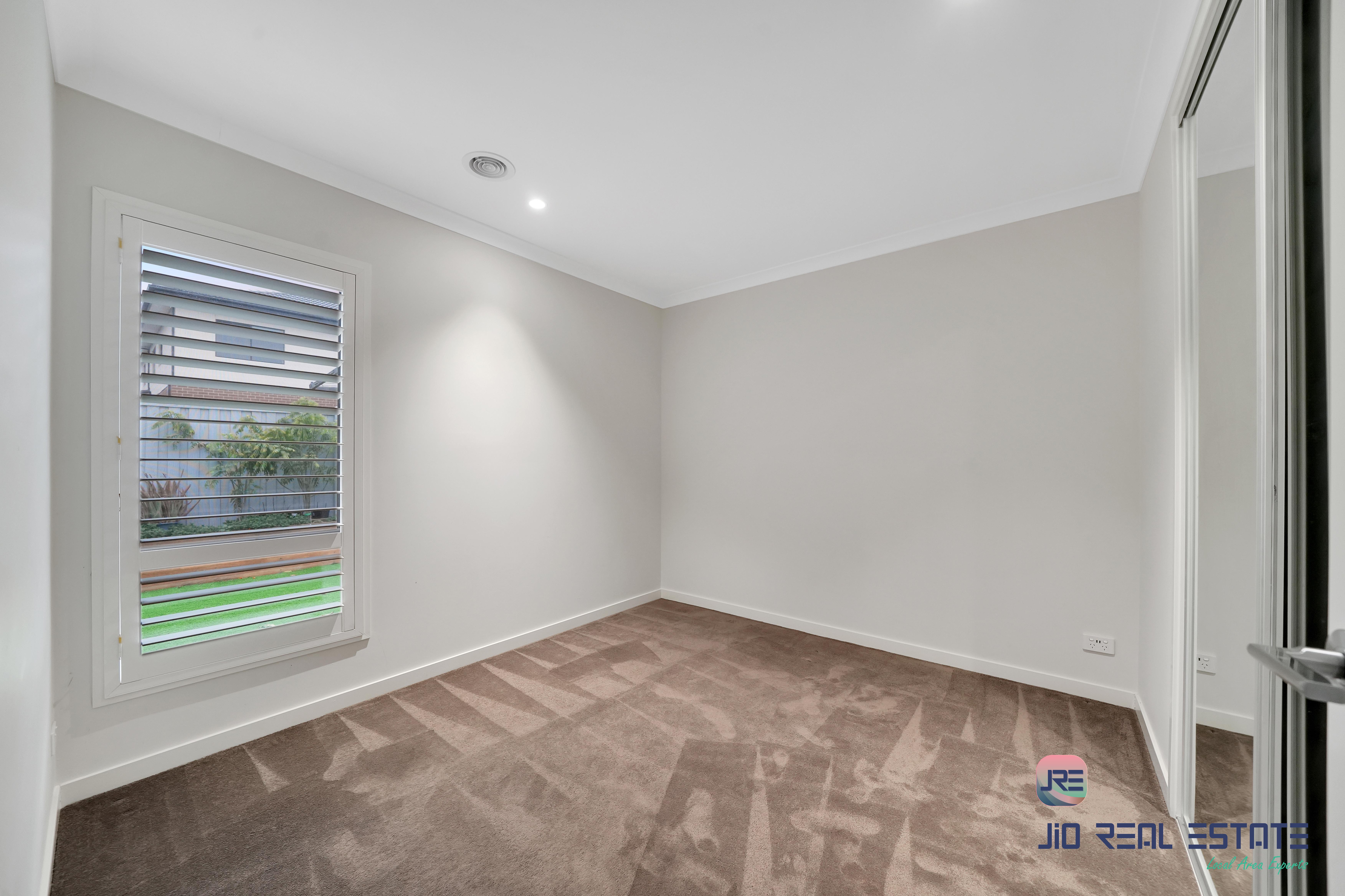 9 Bow Place, Thornhill Park VIC