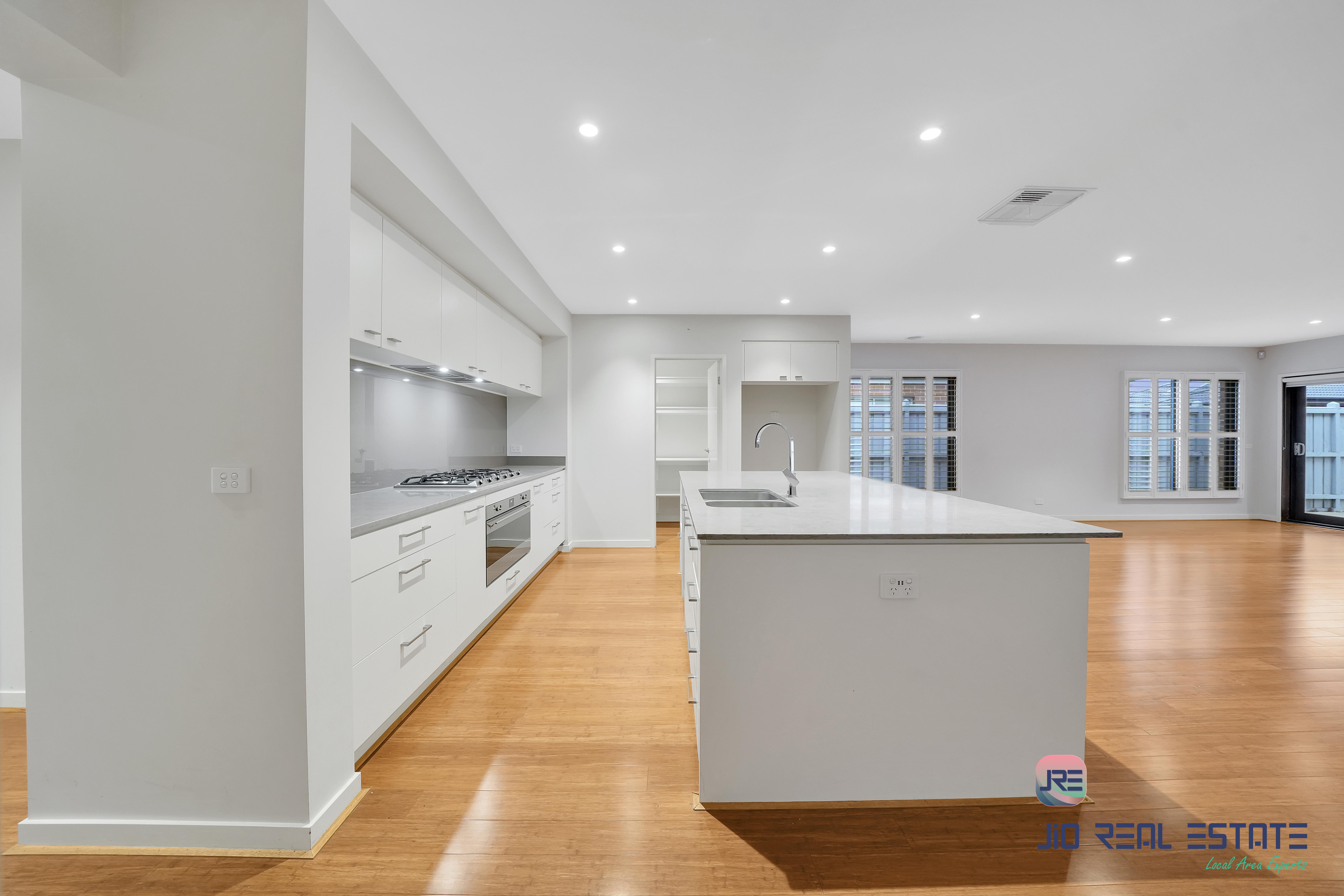 9 Bow Place, Thornhill Park VIC