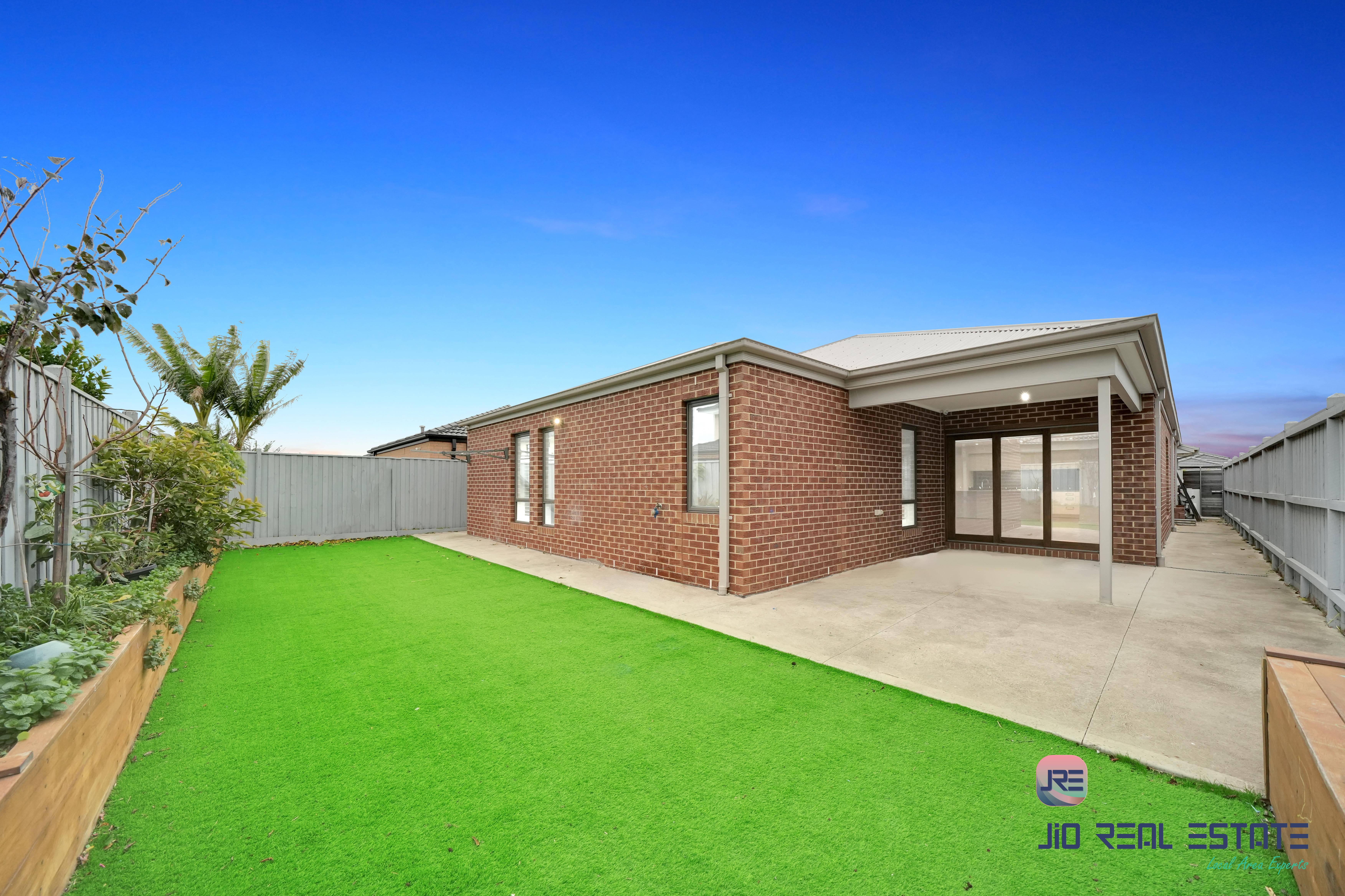 9 Bow Place, Thornhill Park VIC