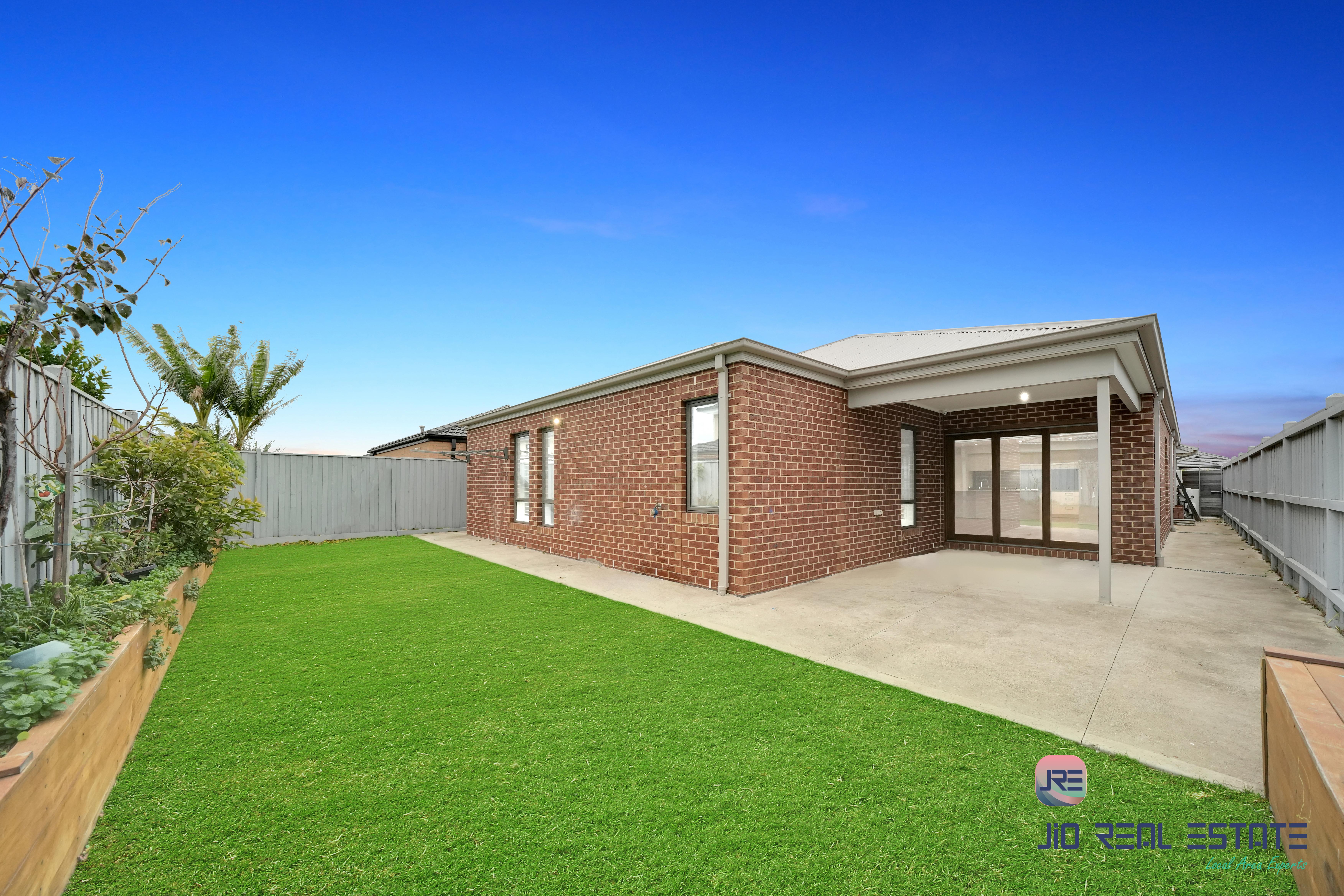 9 Bow Place, Thornhill Park VIC