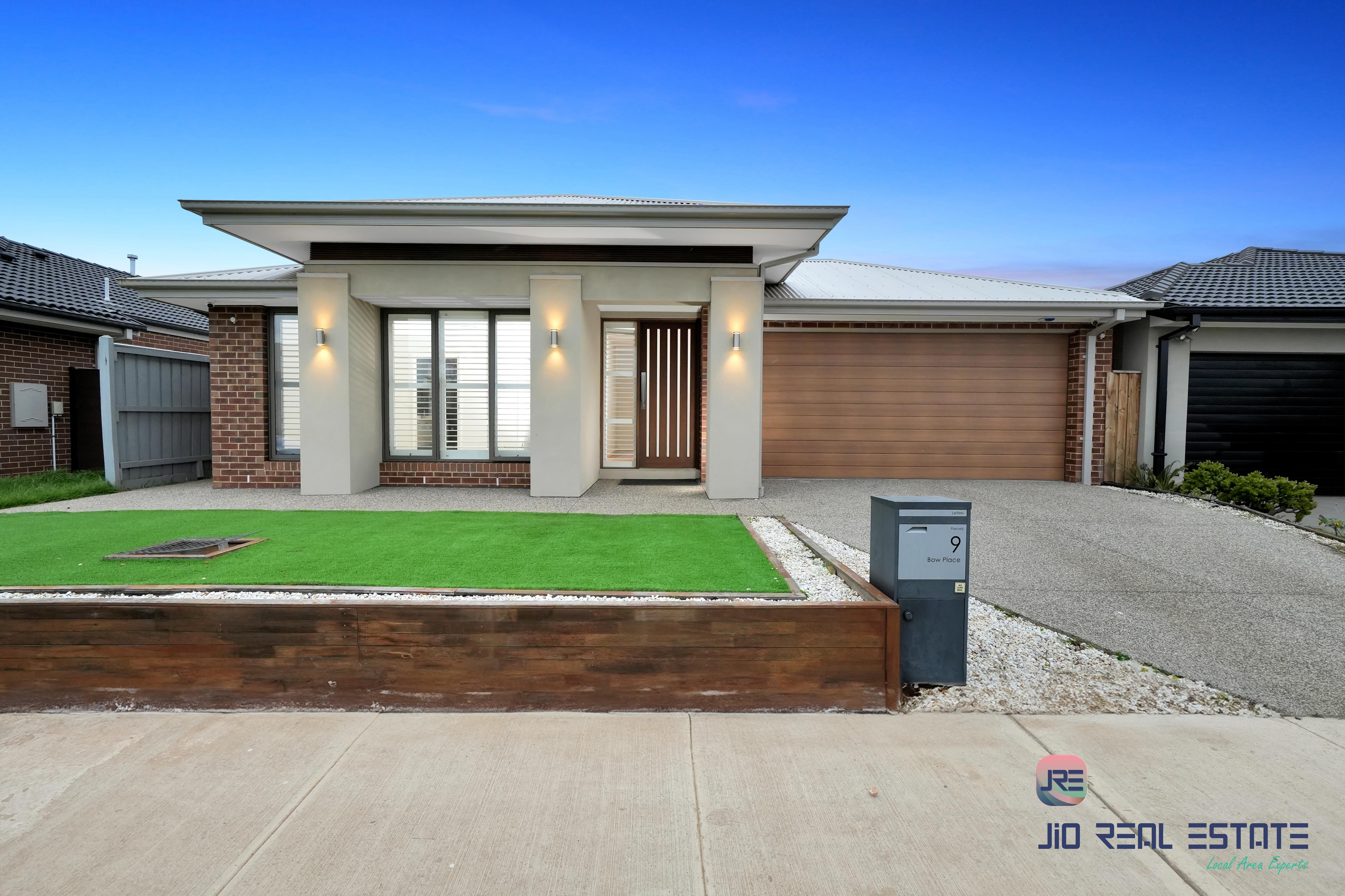 9 Bow Place, Thornhill Park VIC